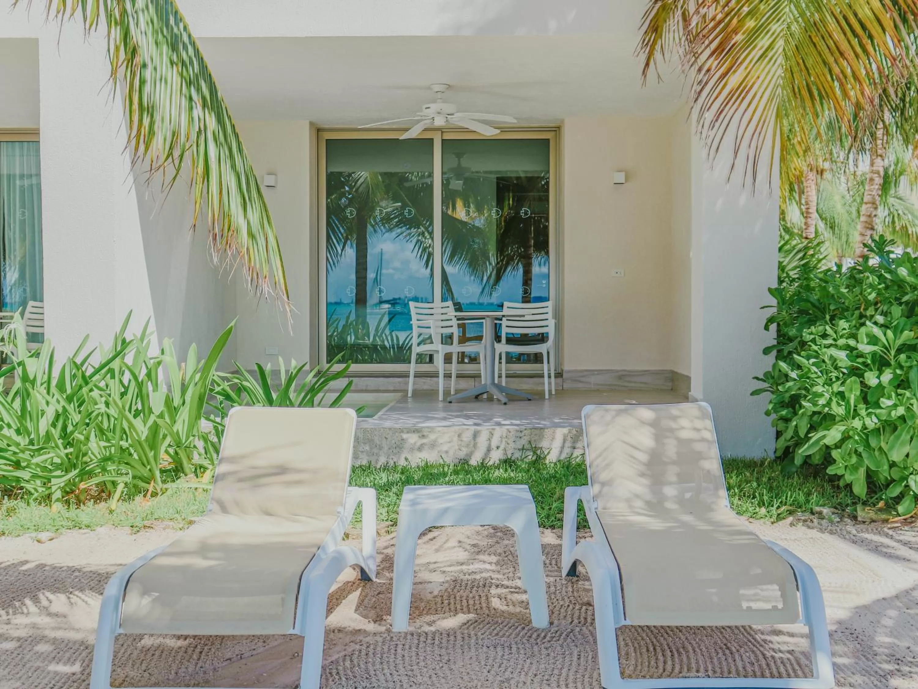 Patio in Izla Beach Front Hotel