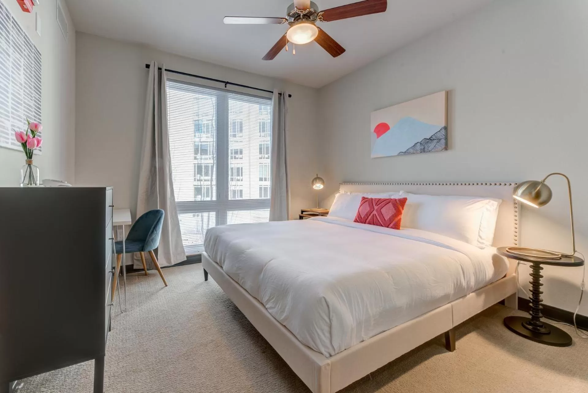 Two-Bedroom Apartment (Self Check-in with Virtual Front Desk) in Kasa Westown Milwaukee