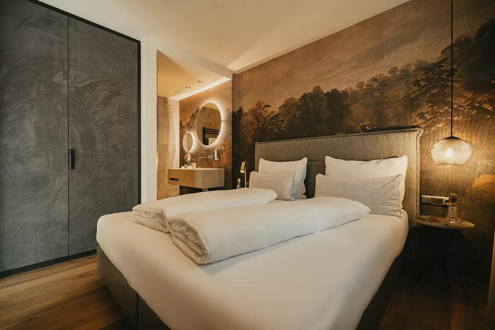 Bed in The Black Eagle Luxury Appartements
