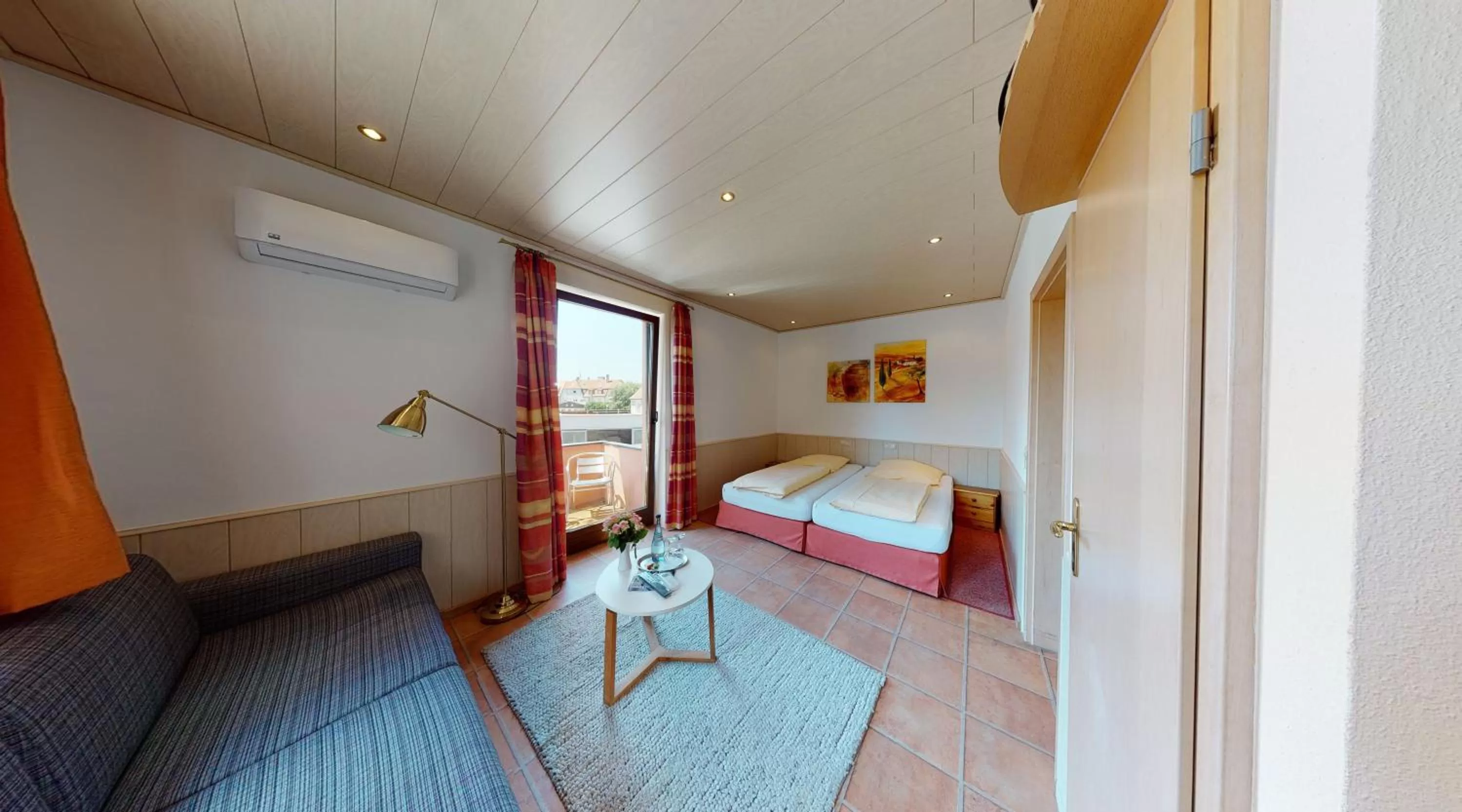 Photo of the whole room, Bed in Hotel Rothenburger Hof