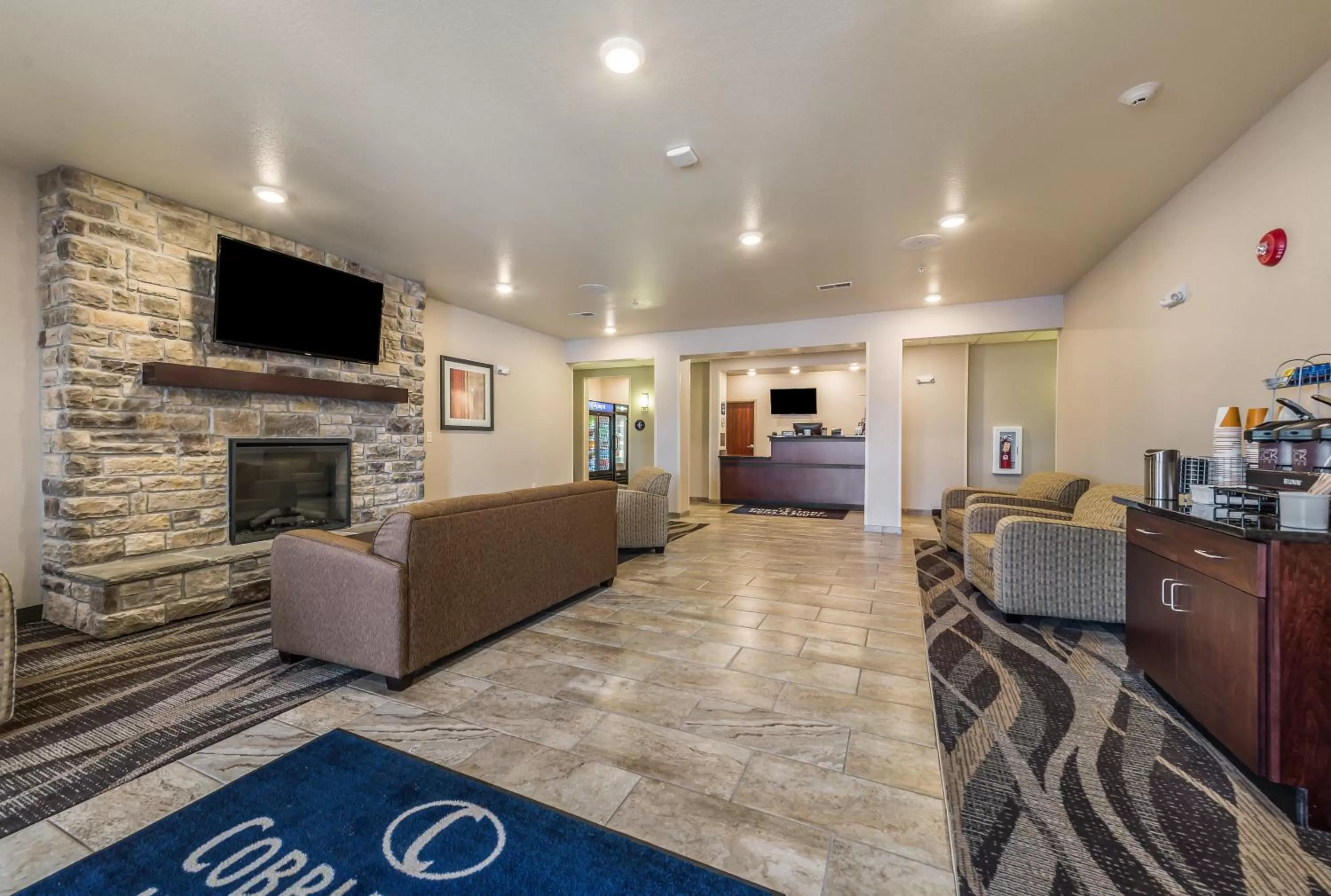 Lobby or reception in Cobblestone Hotel & Suites - Hutchinson