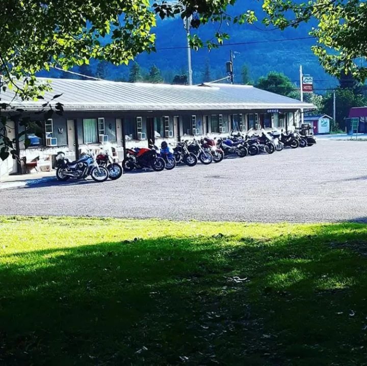 Property building in Lakeview Motel