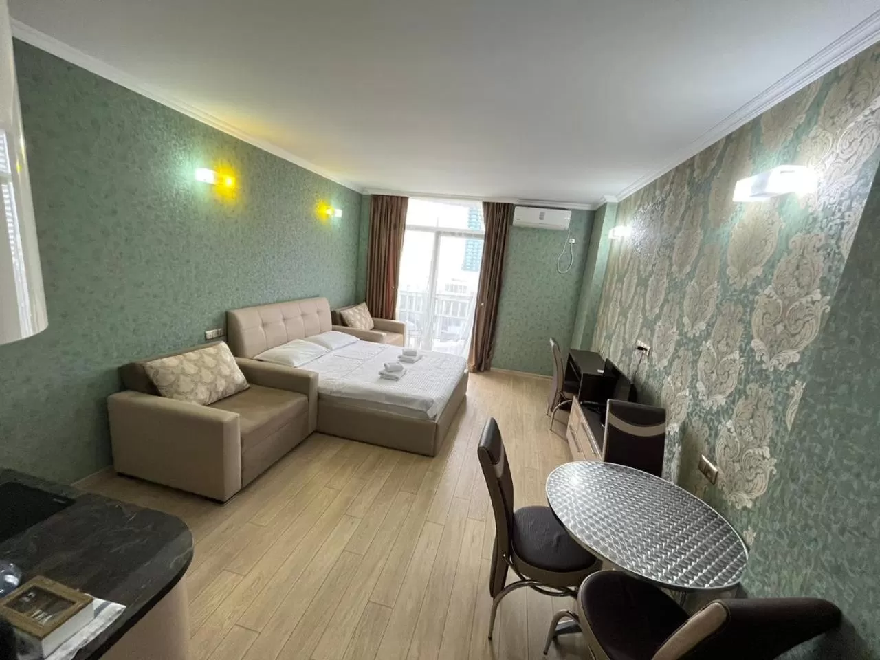 Bed in Aparthotel Holiday Lux Batumi