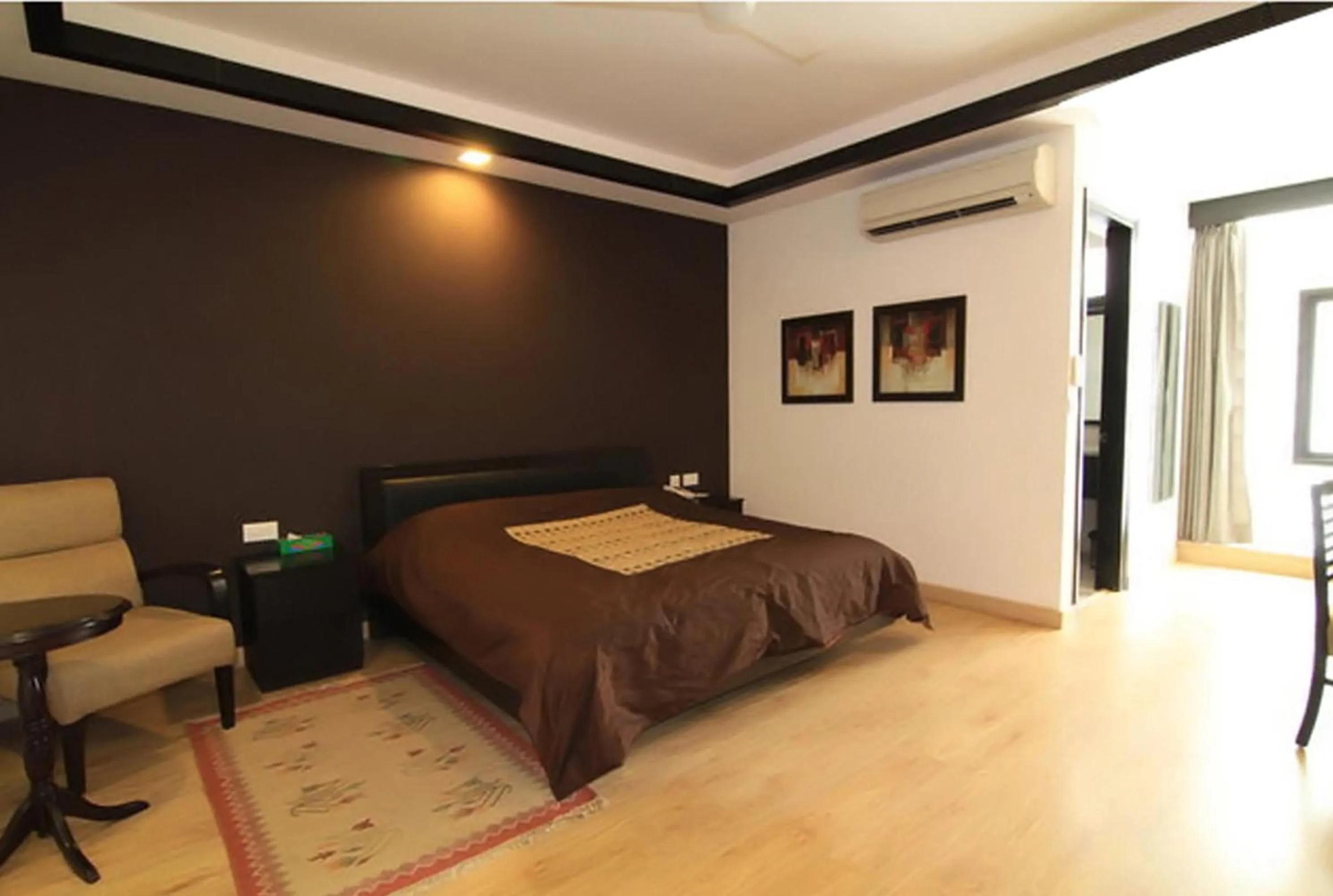 Shower, Bed in Rainbow Residency