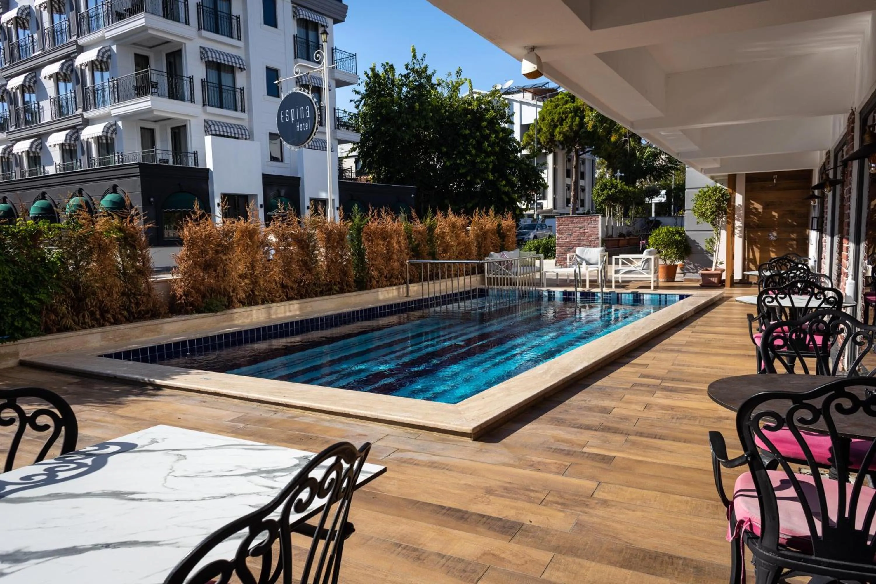 Swimming pool in Espina Hotel