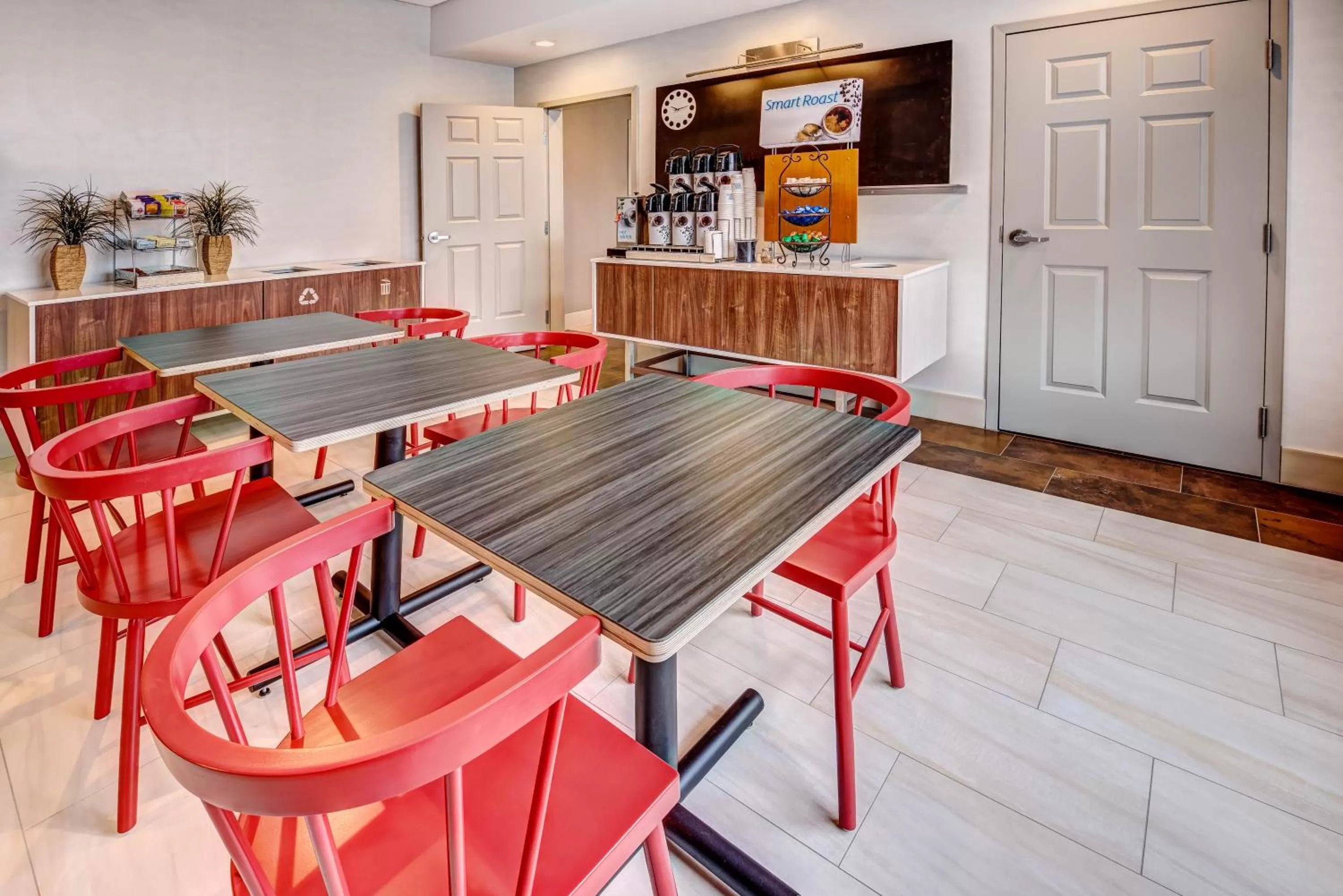 Breakfast in Holiday Inn Express Woodbridge by IHG