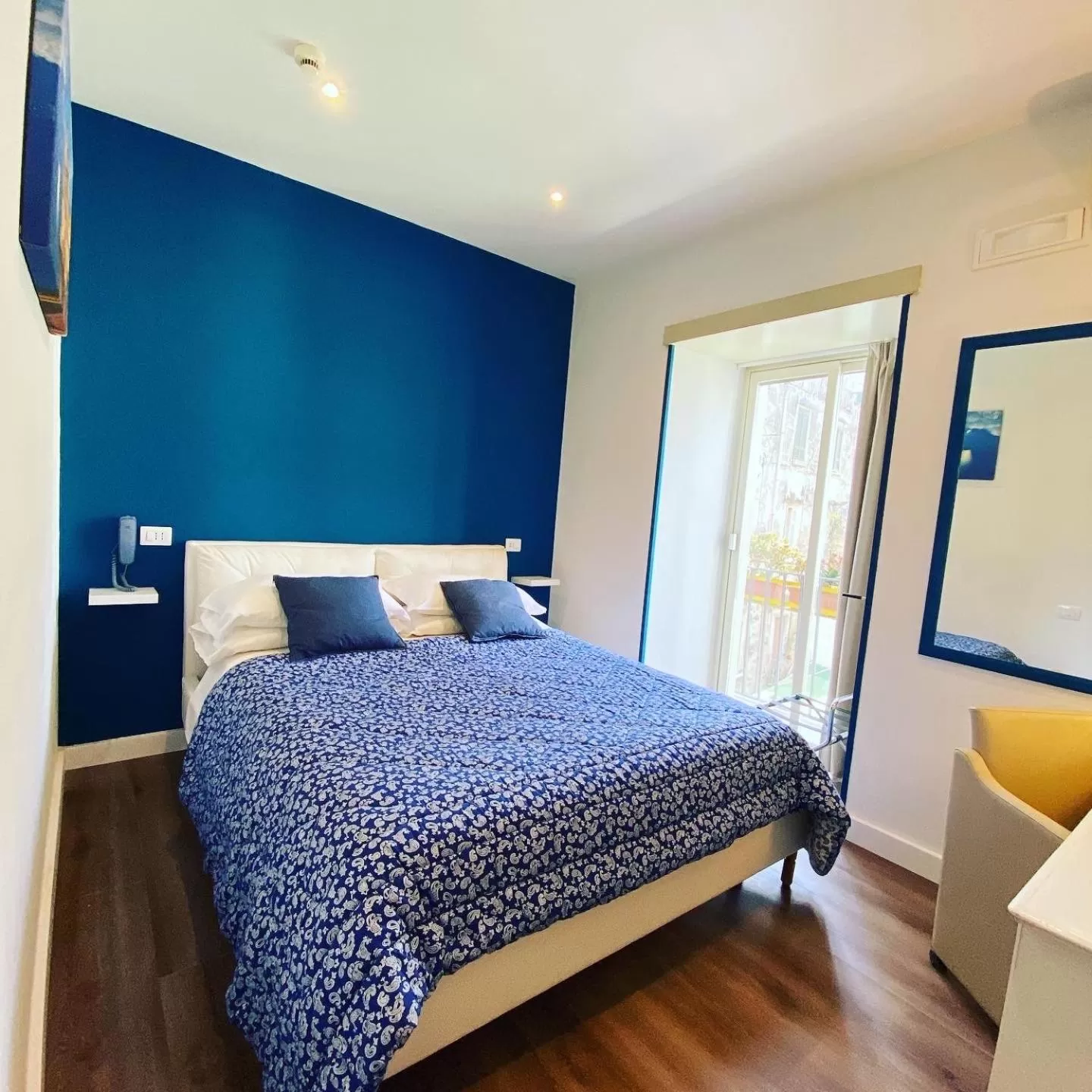 Photo of the whole room, Bed in Hotel Europeo Napoli