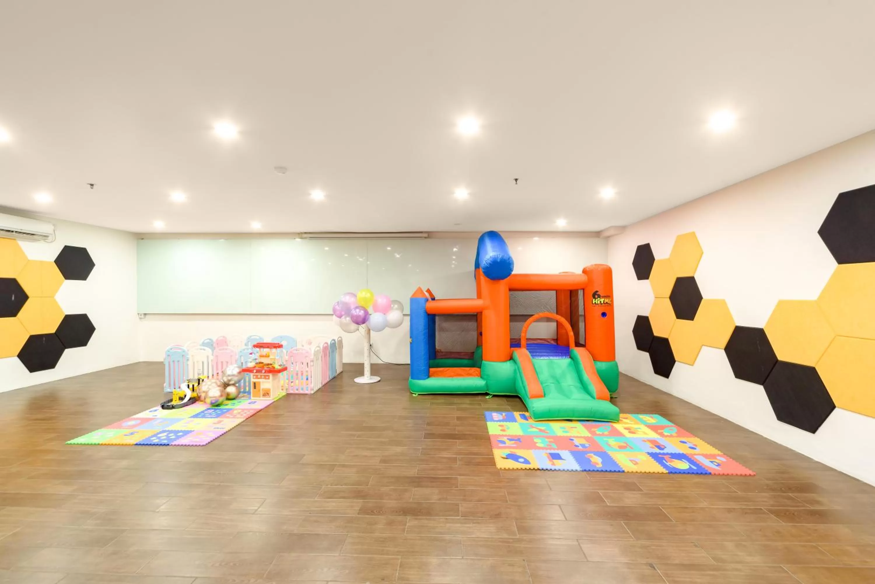 Kids's club in Yellow Bee Tangerang