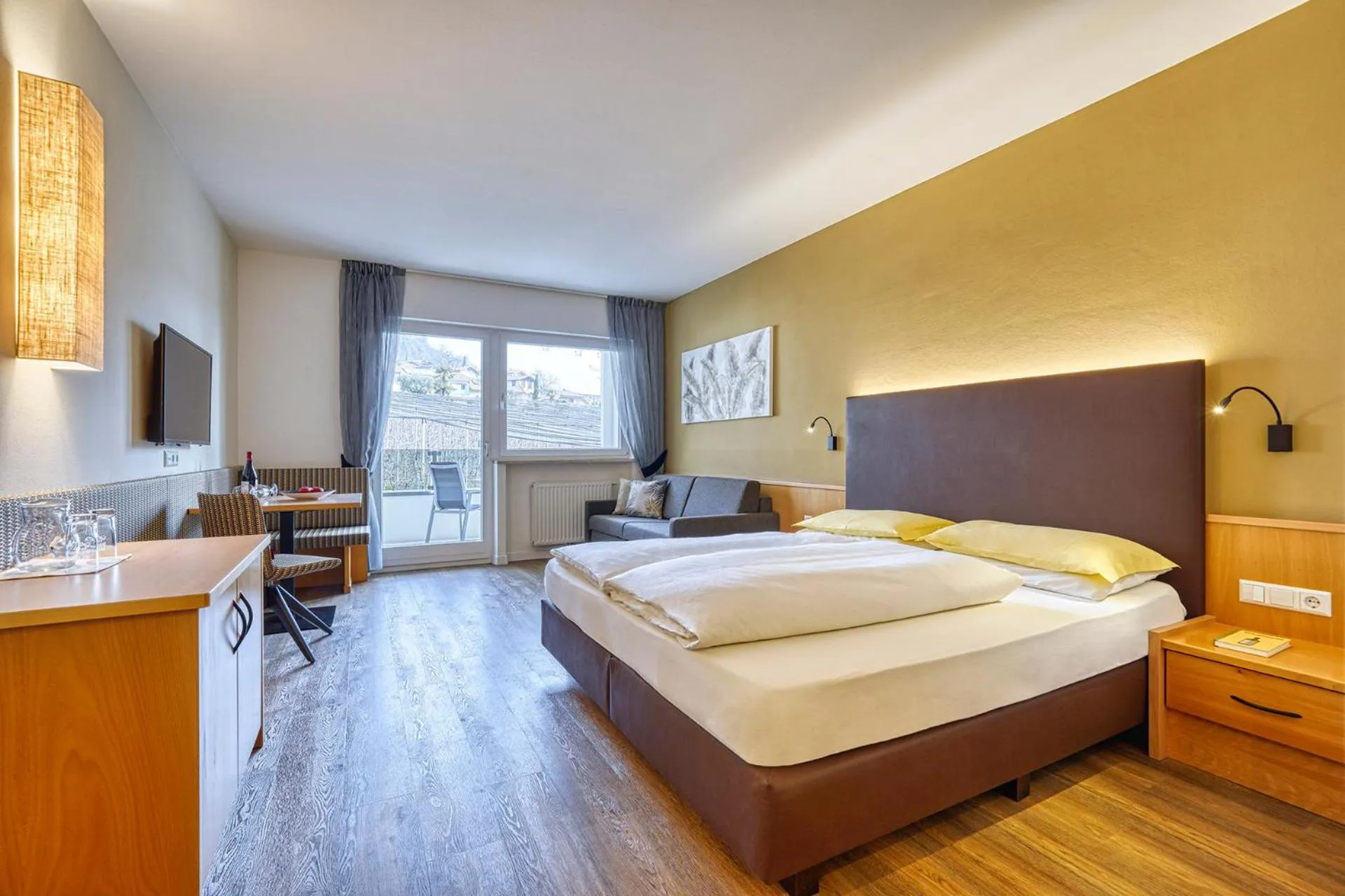 Bed in Das Mitterplarser Hotel