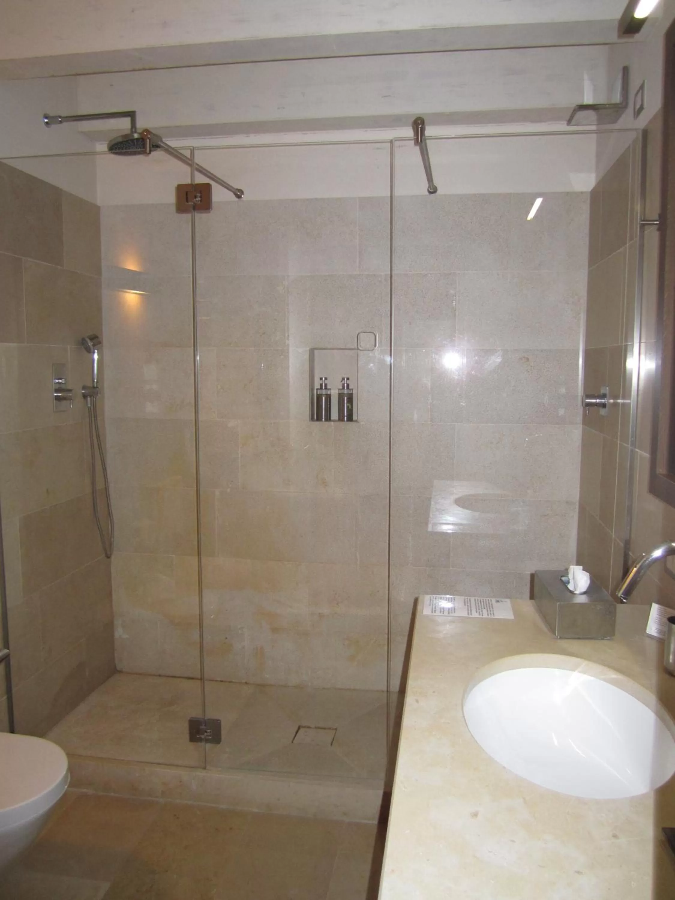 Shower in Maré Resort