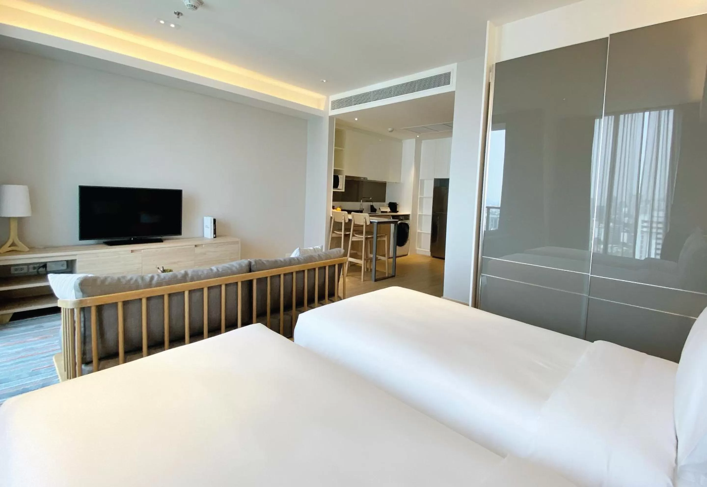 TV and multimedia, Bed in Oakwood Suites Bangkok