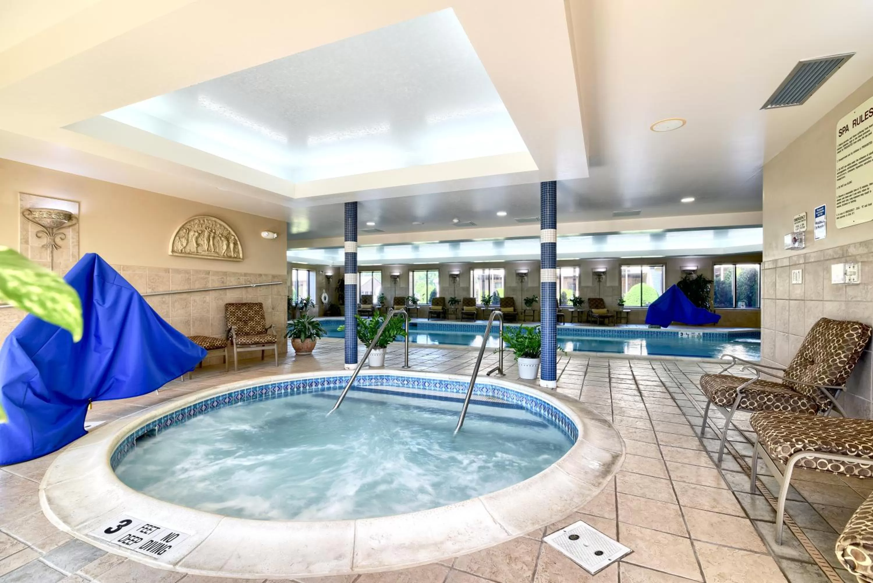 Hot Tub in Roosevelt Inn & Suites Saratoga Springs