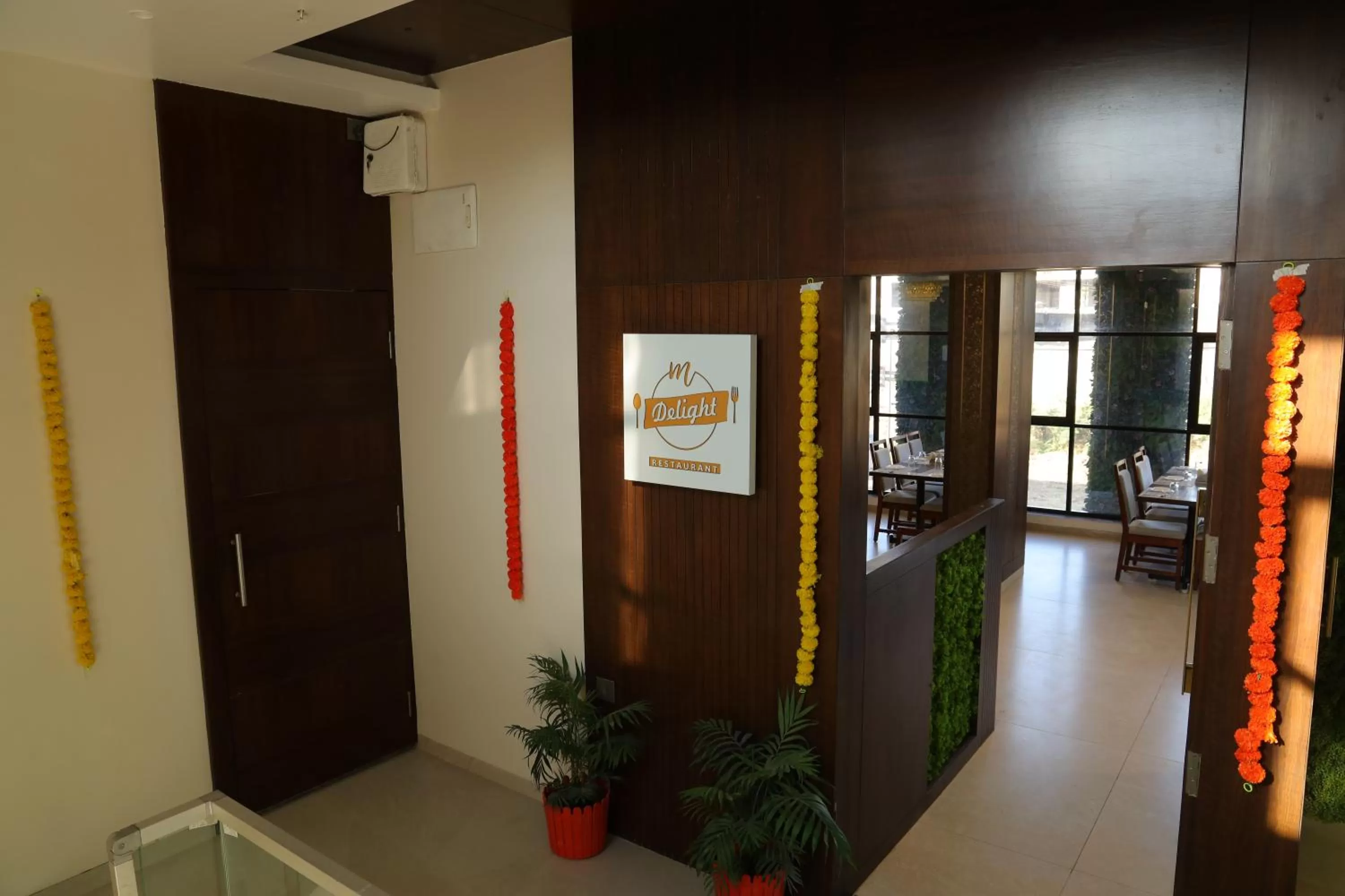 Restaurant/places to eat in Blisss Hotel Kolhapur