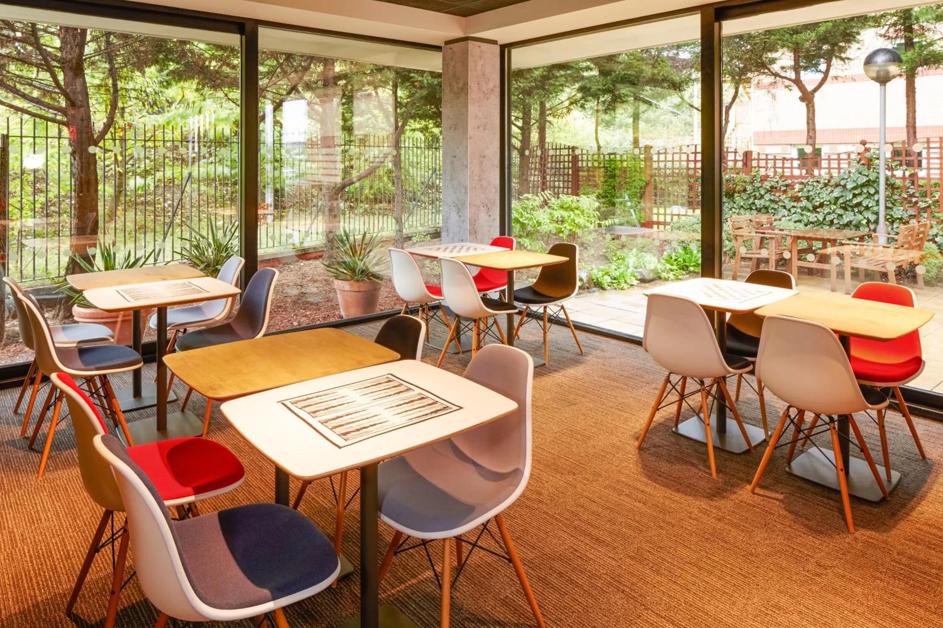 Restaurant/places to eat in ibis London Thurrock M25