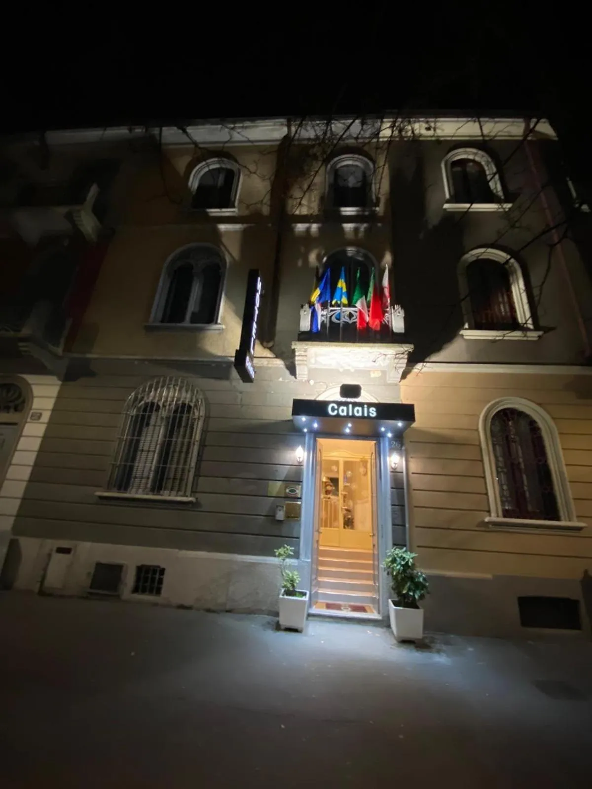 Property building in Boutique Hotel Calais Milano