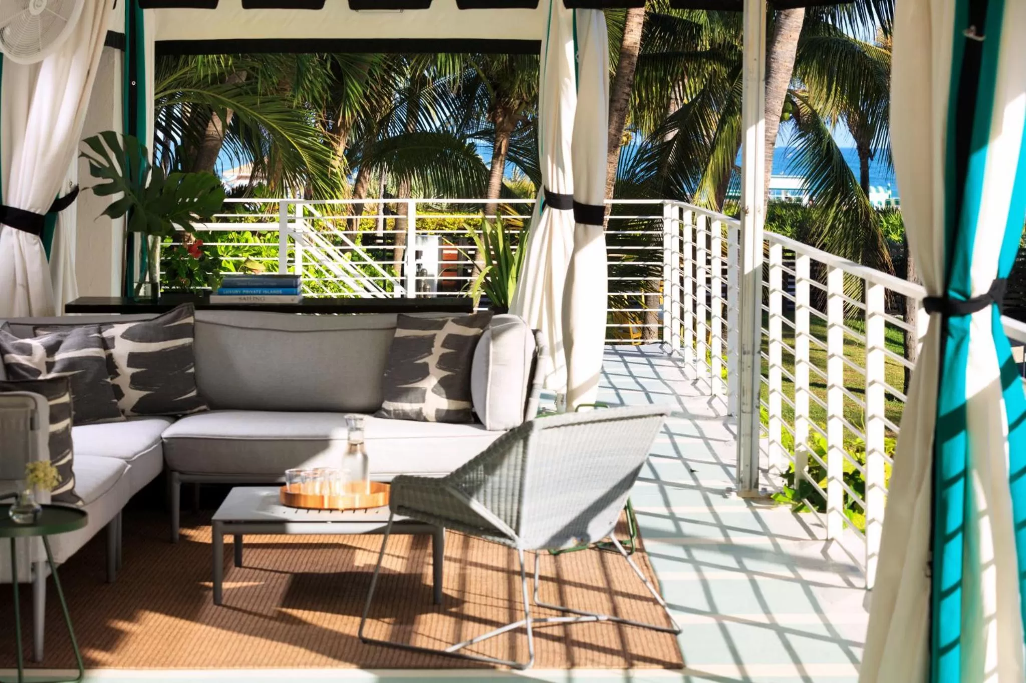 Lobby or reception in Kimpton Surfcomber Hotel by IHG