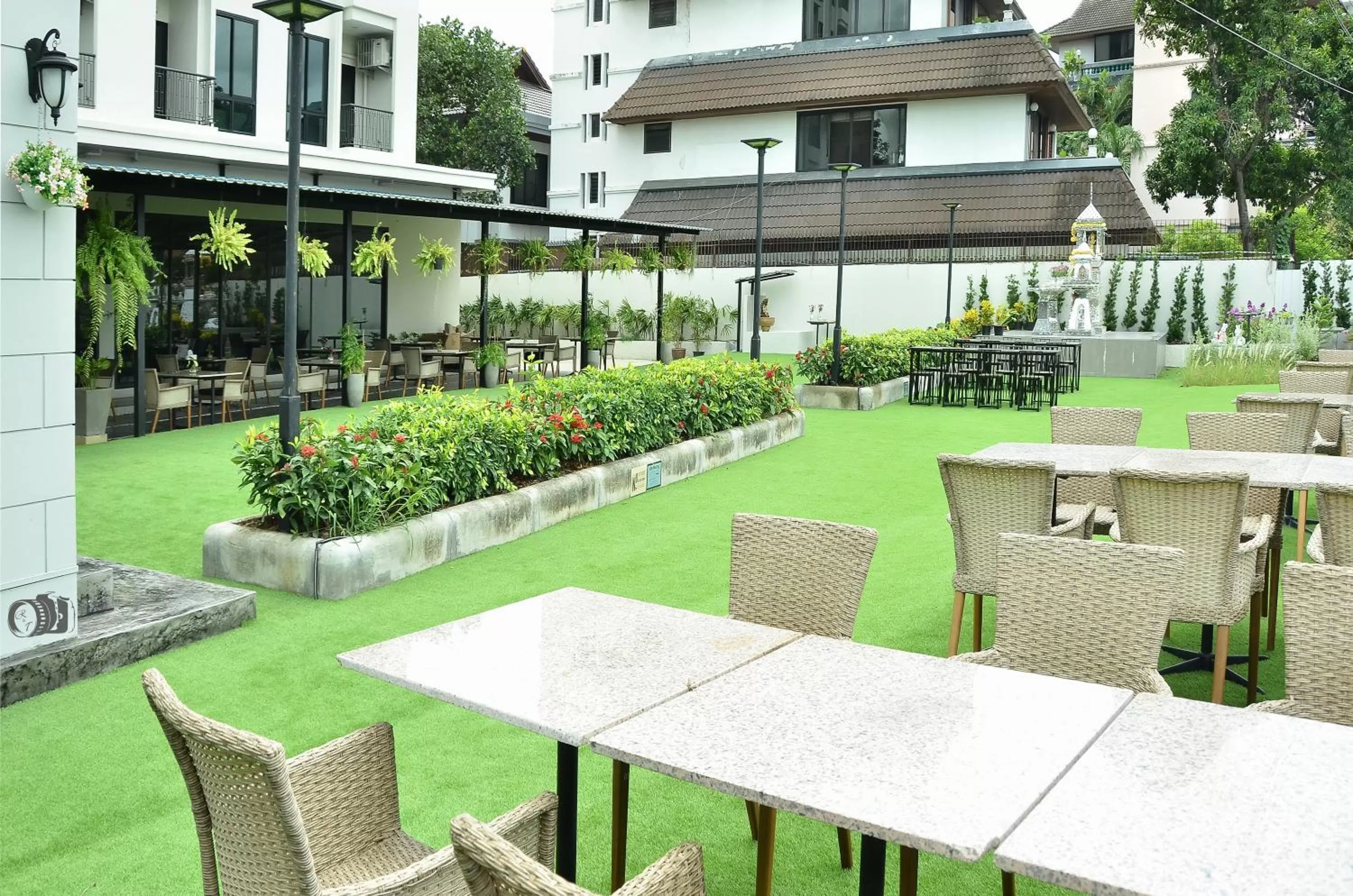 Restaurant/places to eat in NORN Rimklong Bangkok Hotel