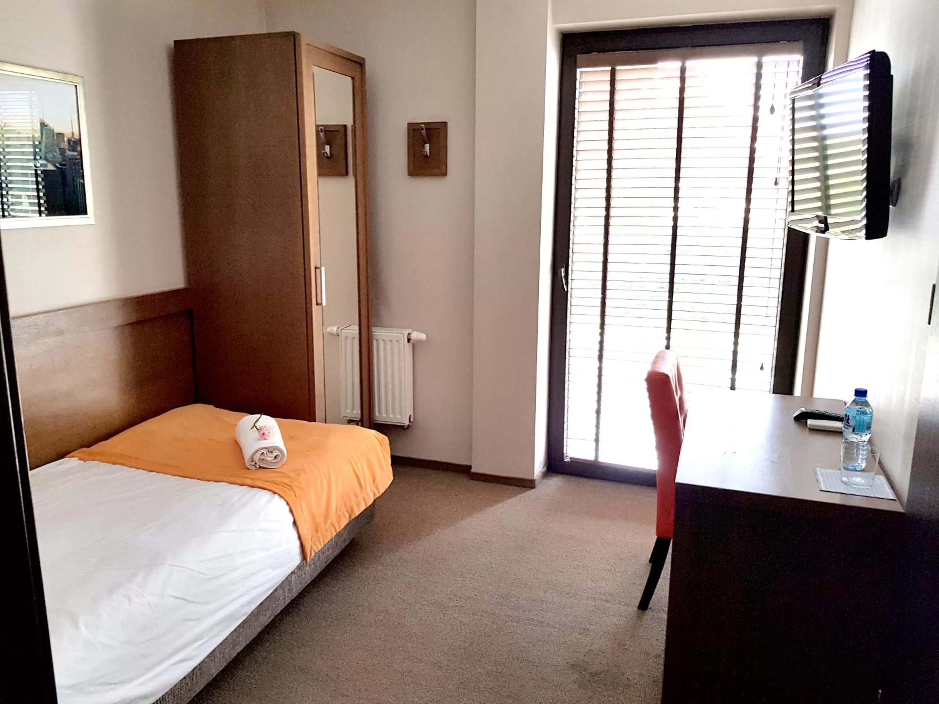 Photo of the whole room, Bed in Hotel Willowa