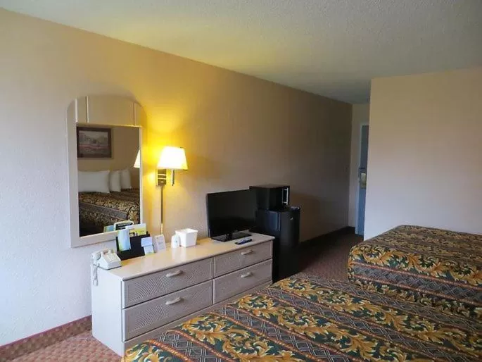 TV and multimedia, Bed in Super Stay Inn Princeton