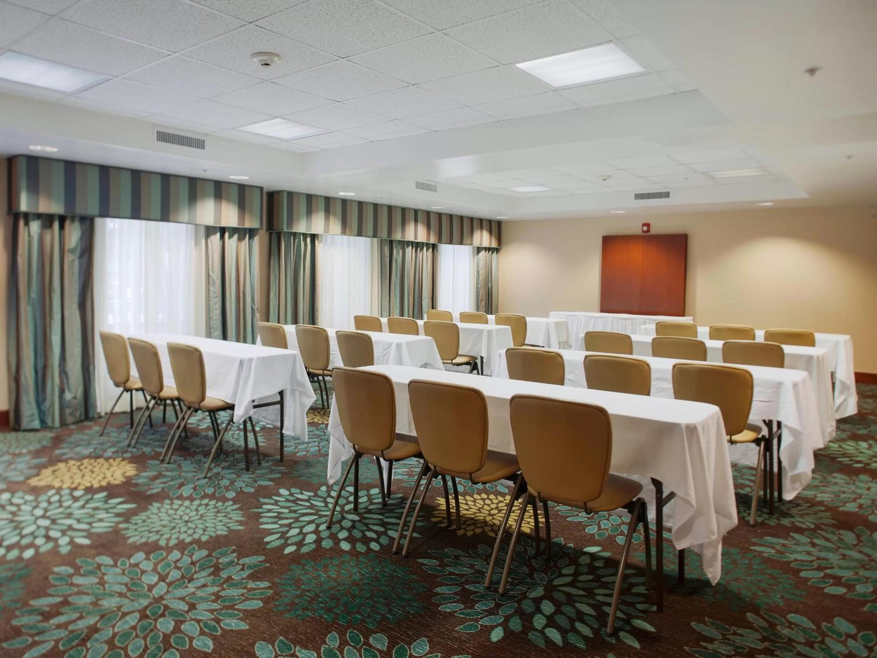 Meeting/conference room in Staybridge Suites Fayetteville by IHG
