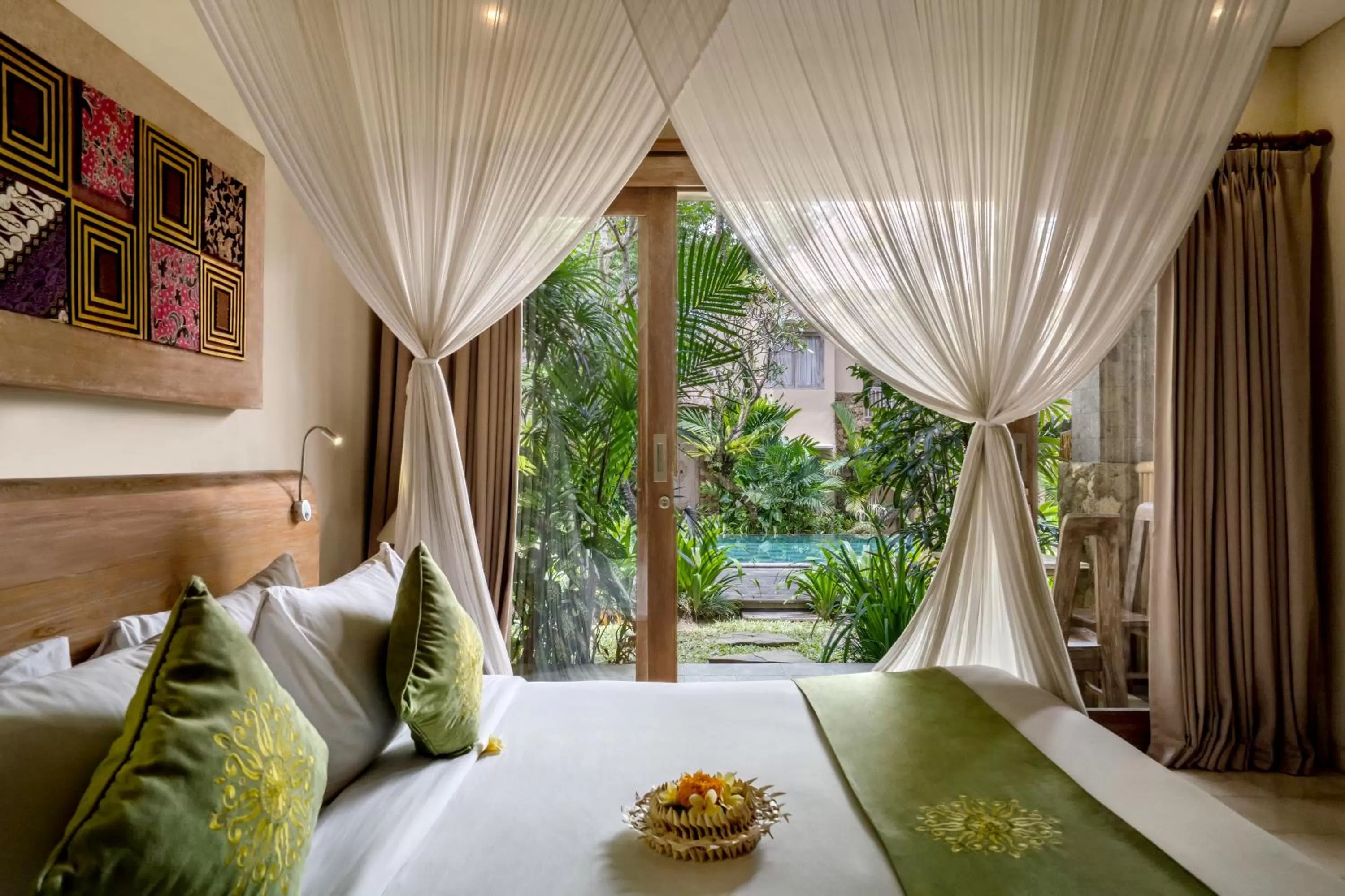Bed in The Alena Resort a Pramana Experience