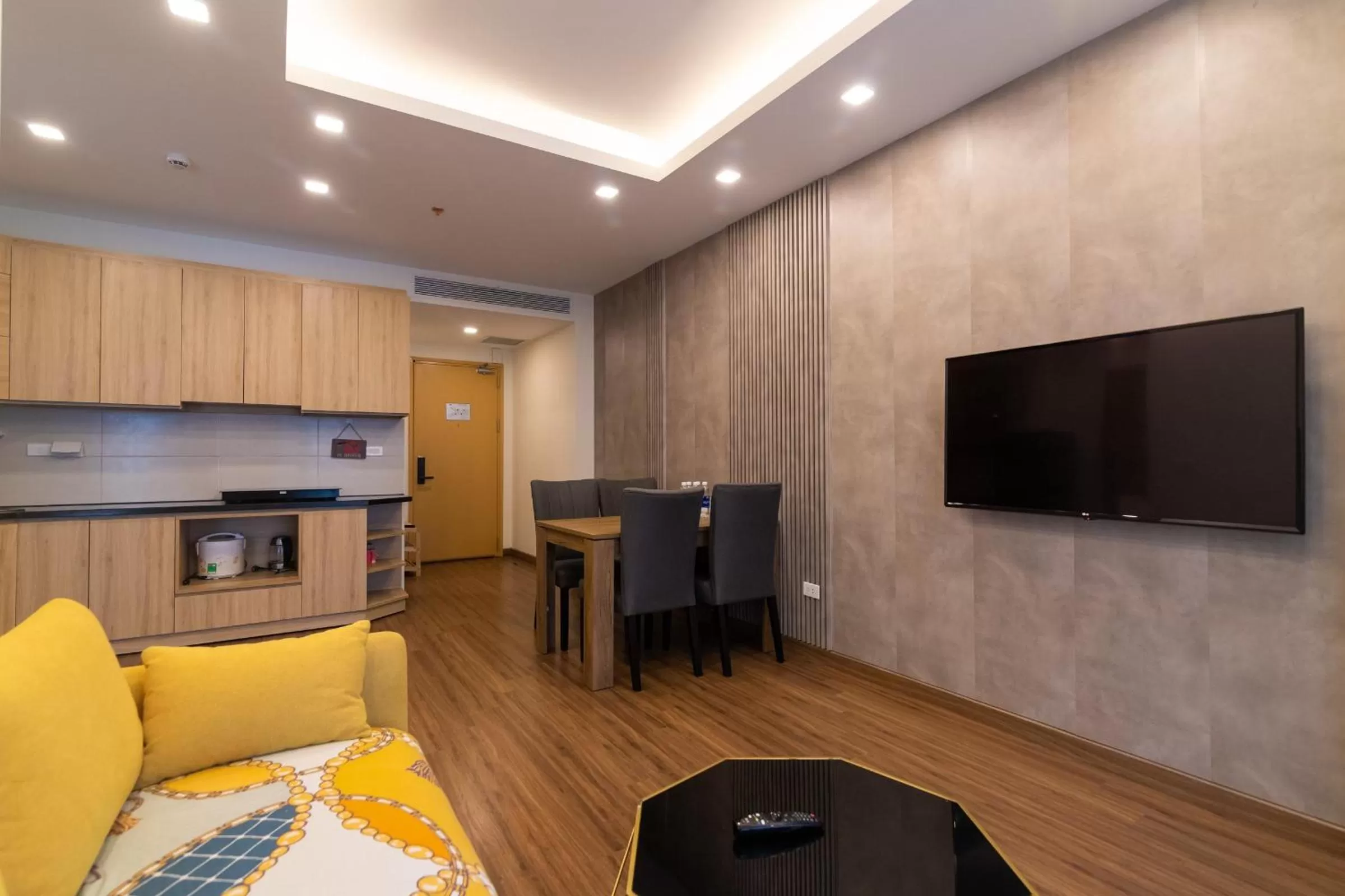 Communal lounge/ TV room, TV/Entertainment Center in FLC Sea Tower Quy Nhơn - Homostay