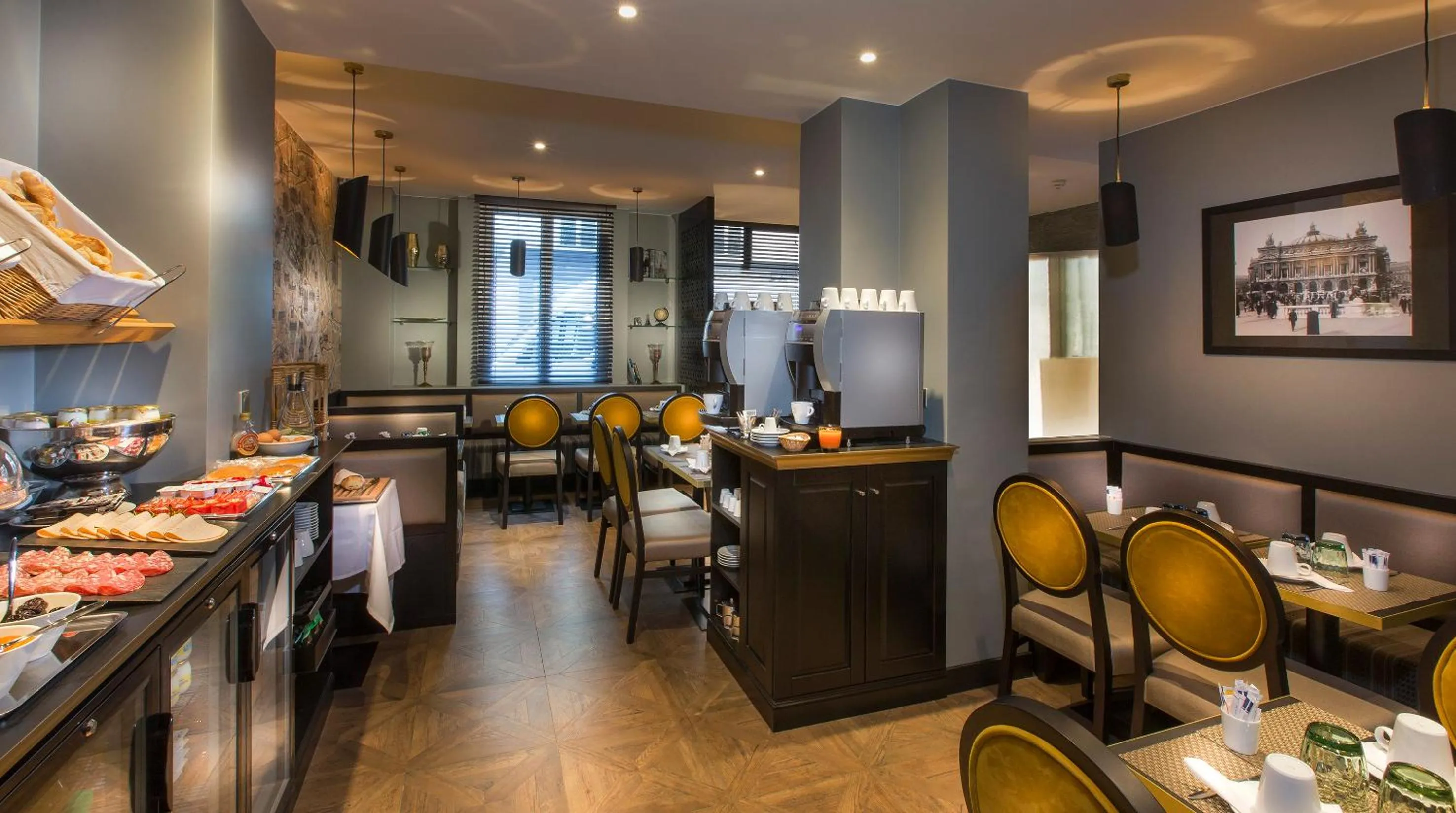 Buffet breakfast in Hôtel International Paris