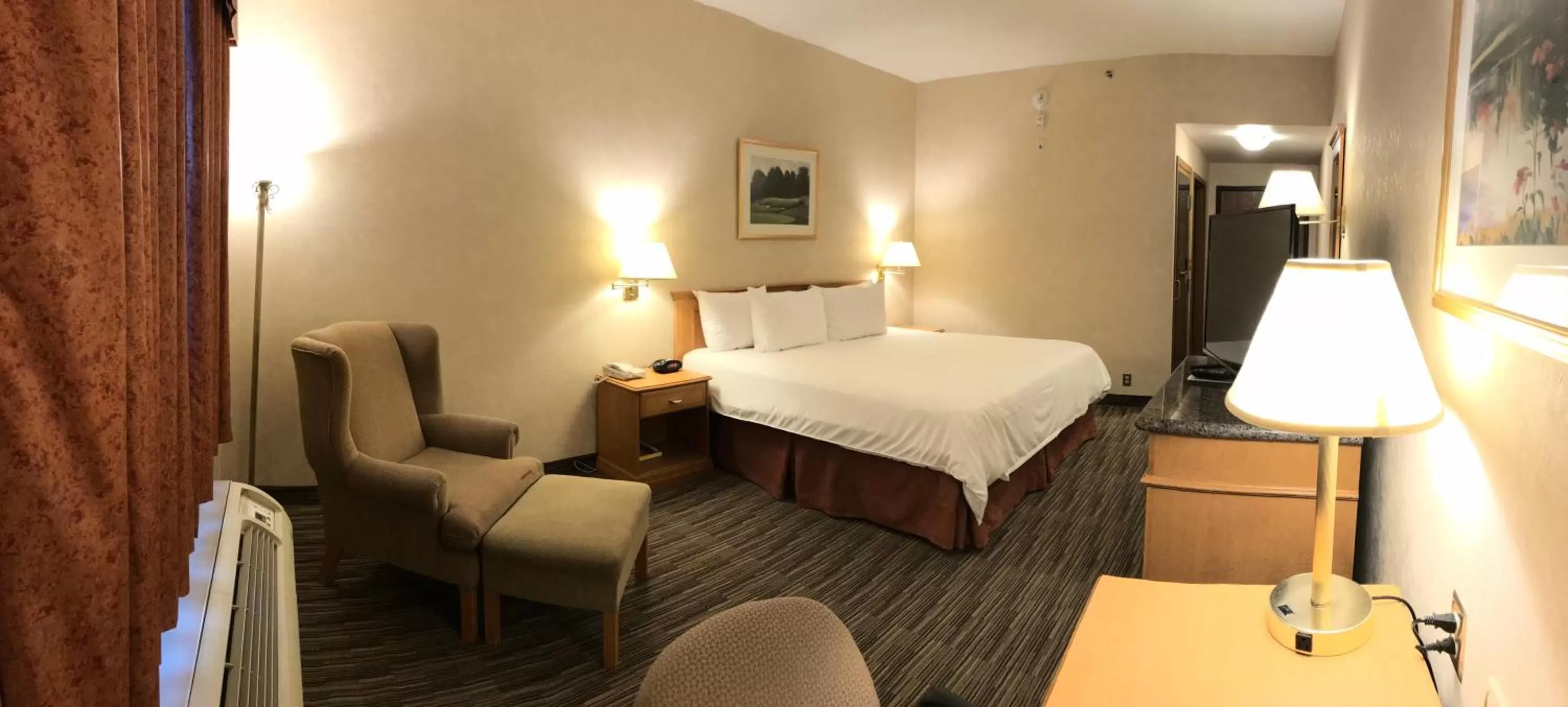 Bed in Humphry Inn and Suites