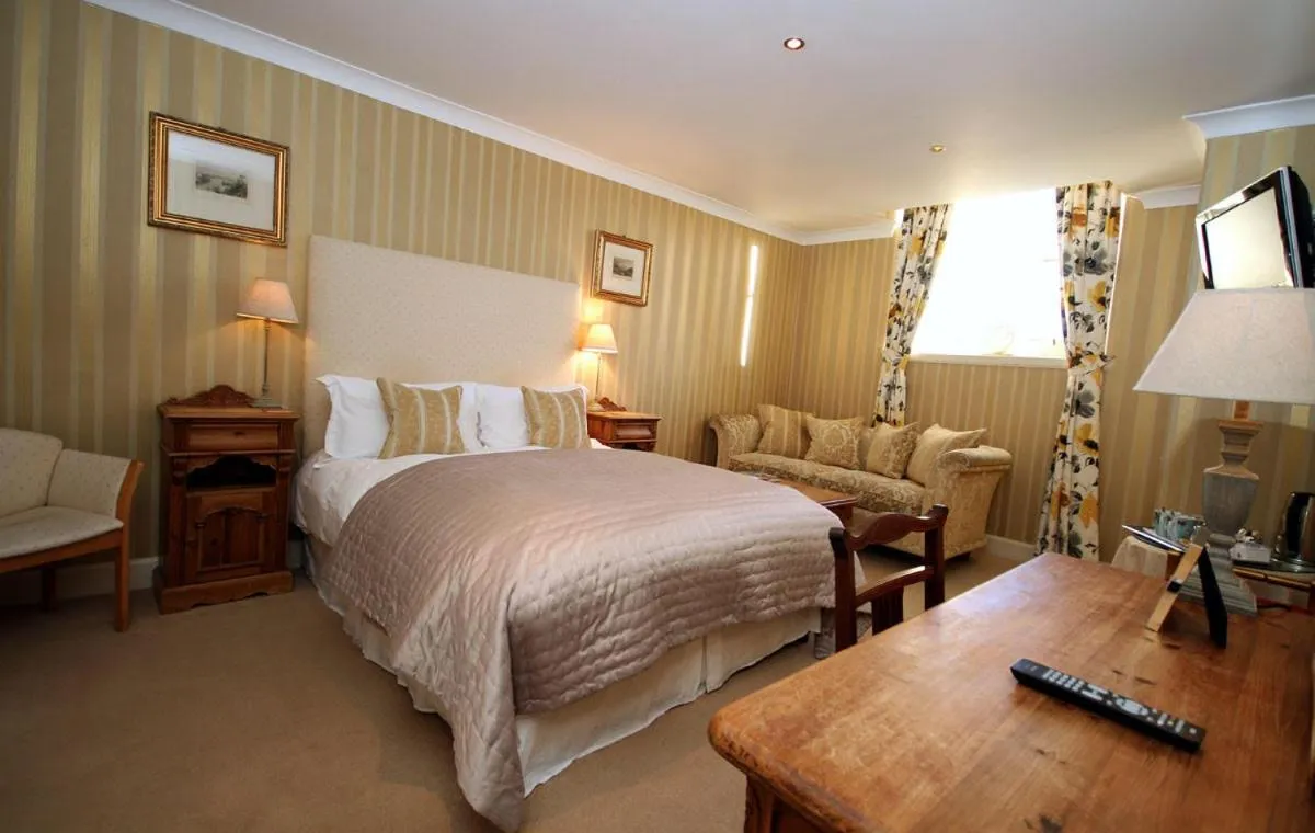 Photo of the whole room, Bed in The Horseshoe Inn