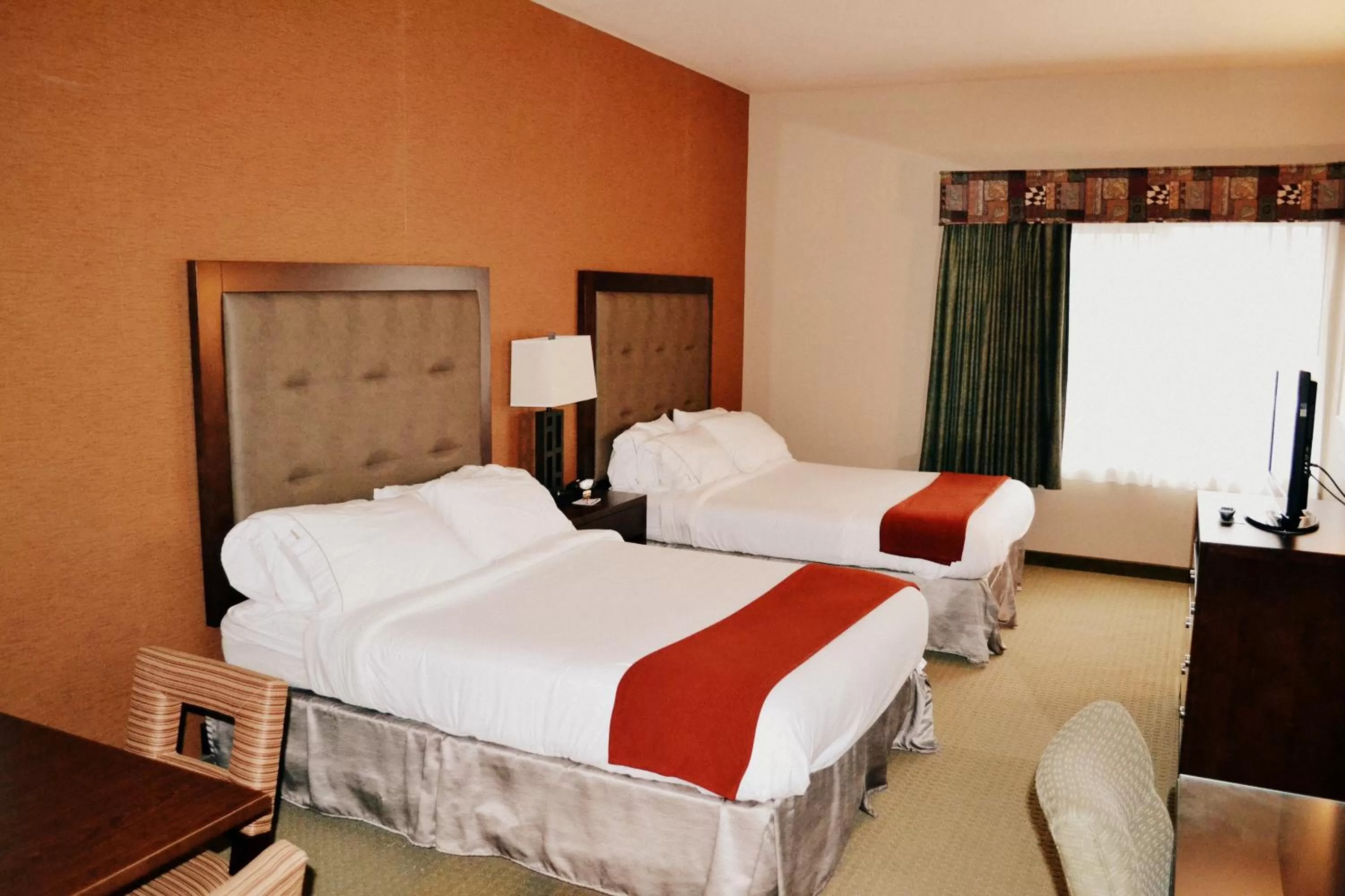 Photo of the whole room, Bed in Holiday Inn Express & Suites Bozeman West by IHG