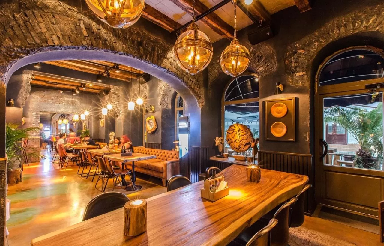 Restaurant/places to eat in ACSA INN