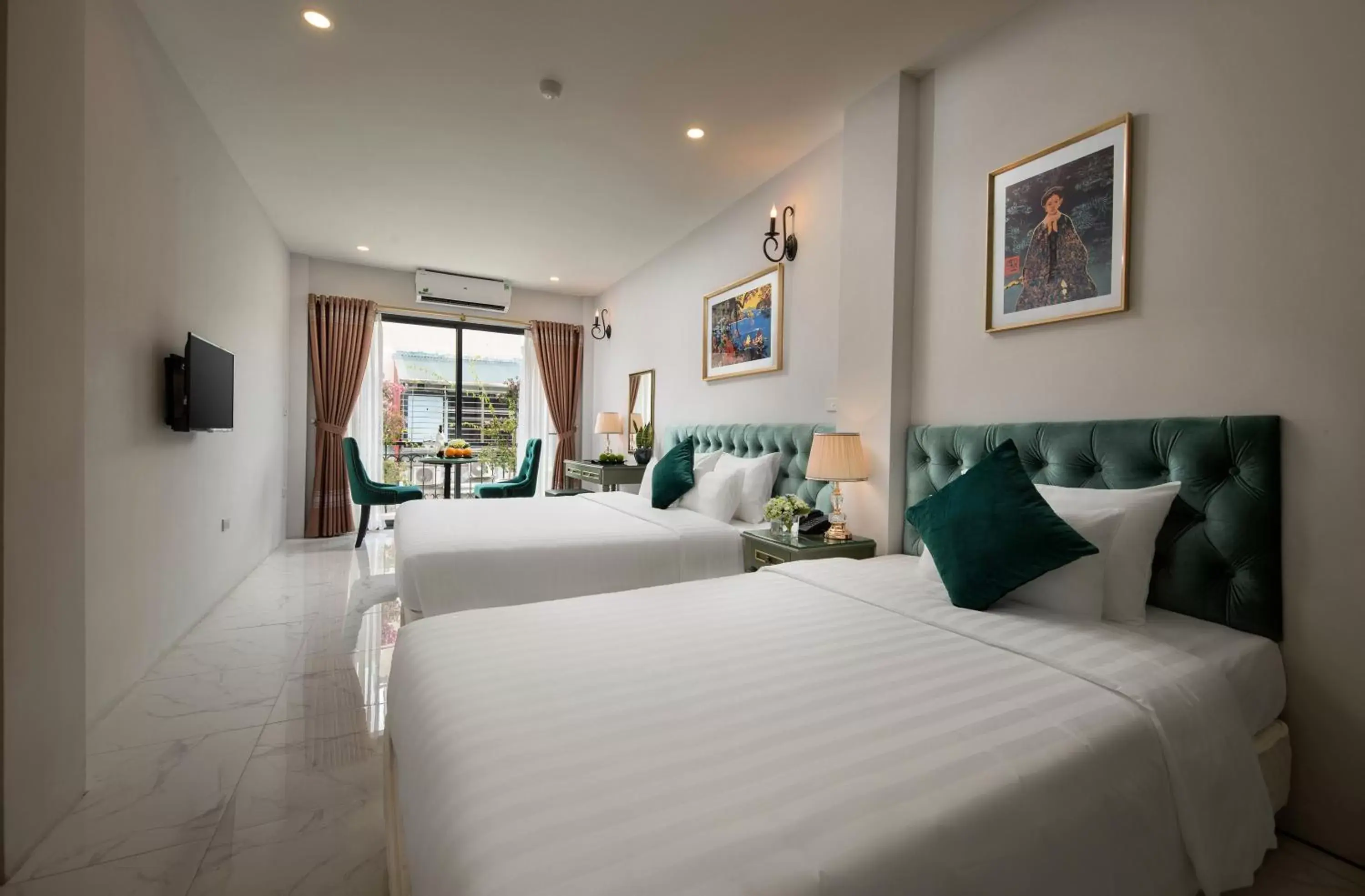 Family Room with Balcony in Hanoi Gatsby Hotel Family Room with Balcony in Hanoi Gatsby Hotel