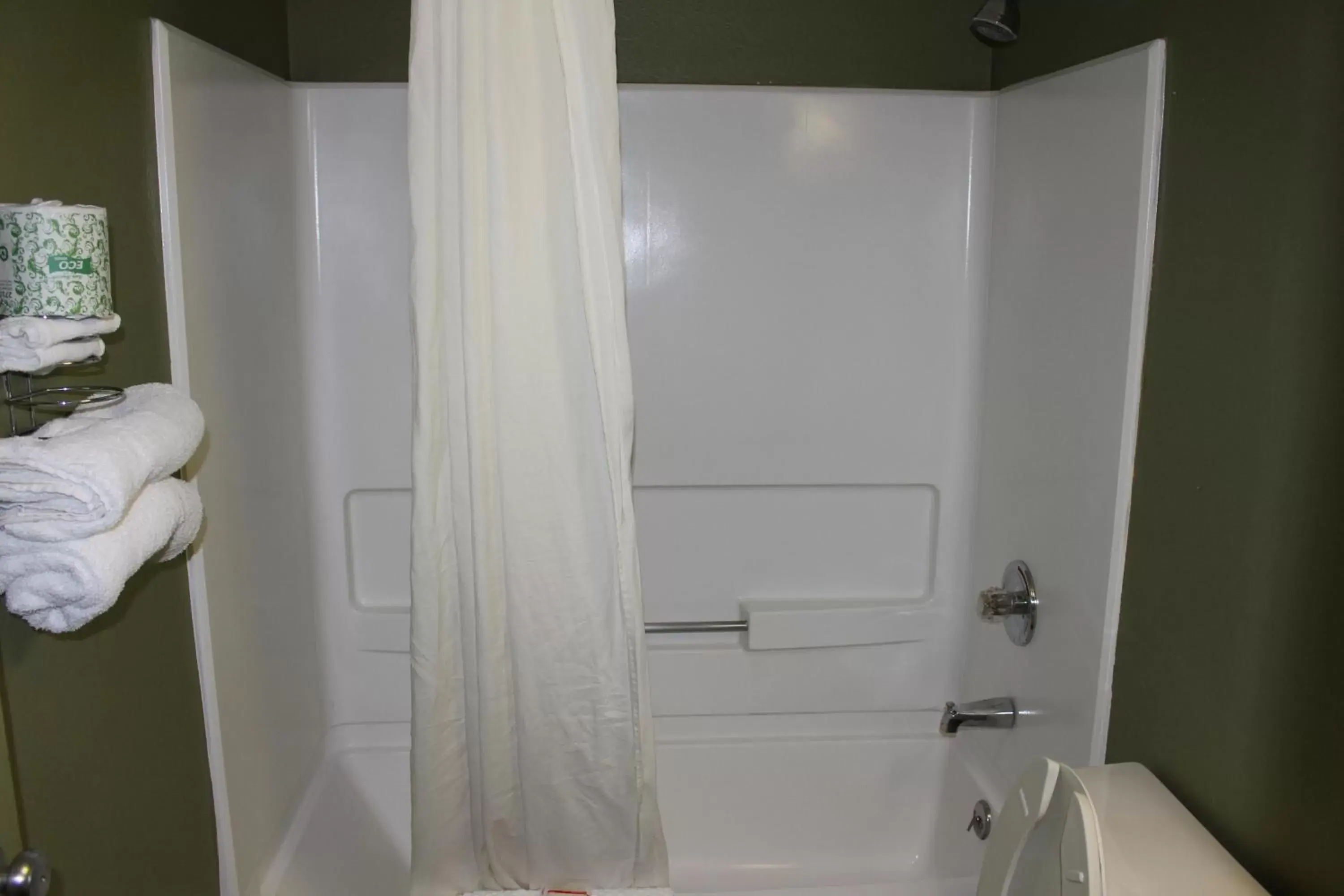 Double Room with Two Double Beds - Smoking in Knights Inn Albany Double Room with Two Double Beds - Smoking in Knights Inn Albany