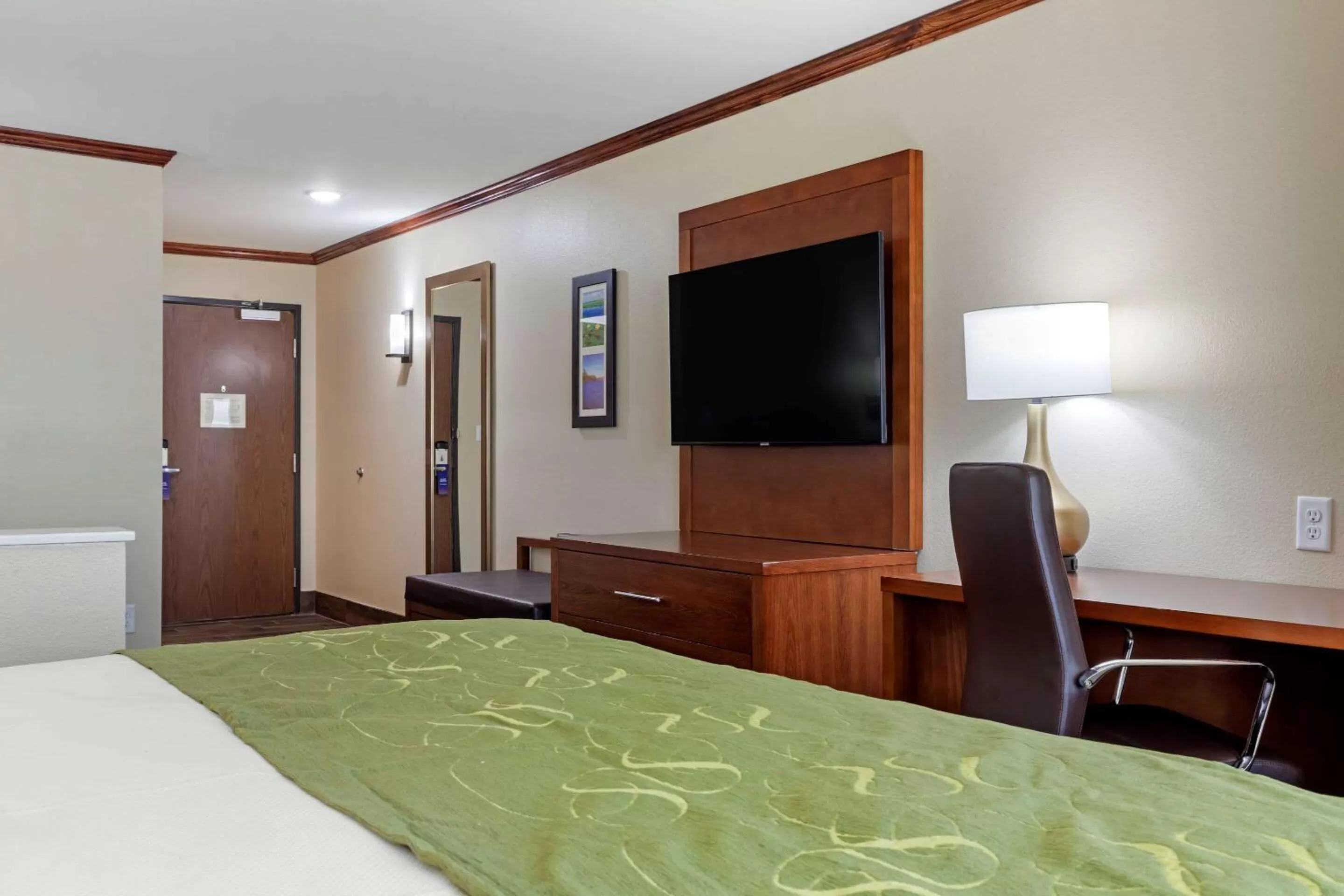 Photo of the whole room, Bed in Comfort Suites West Monroe near Ike Hamilton Expo Center