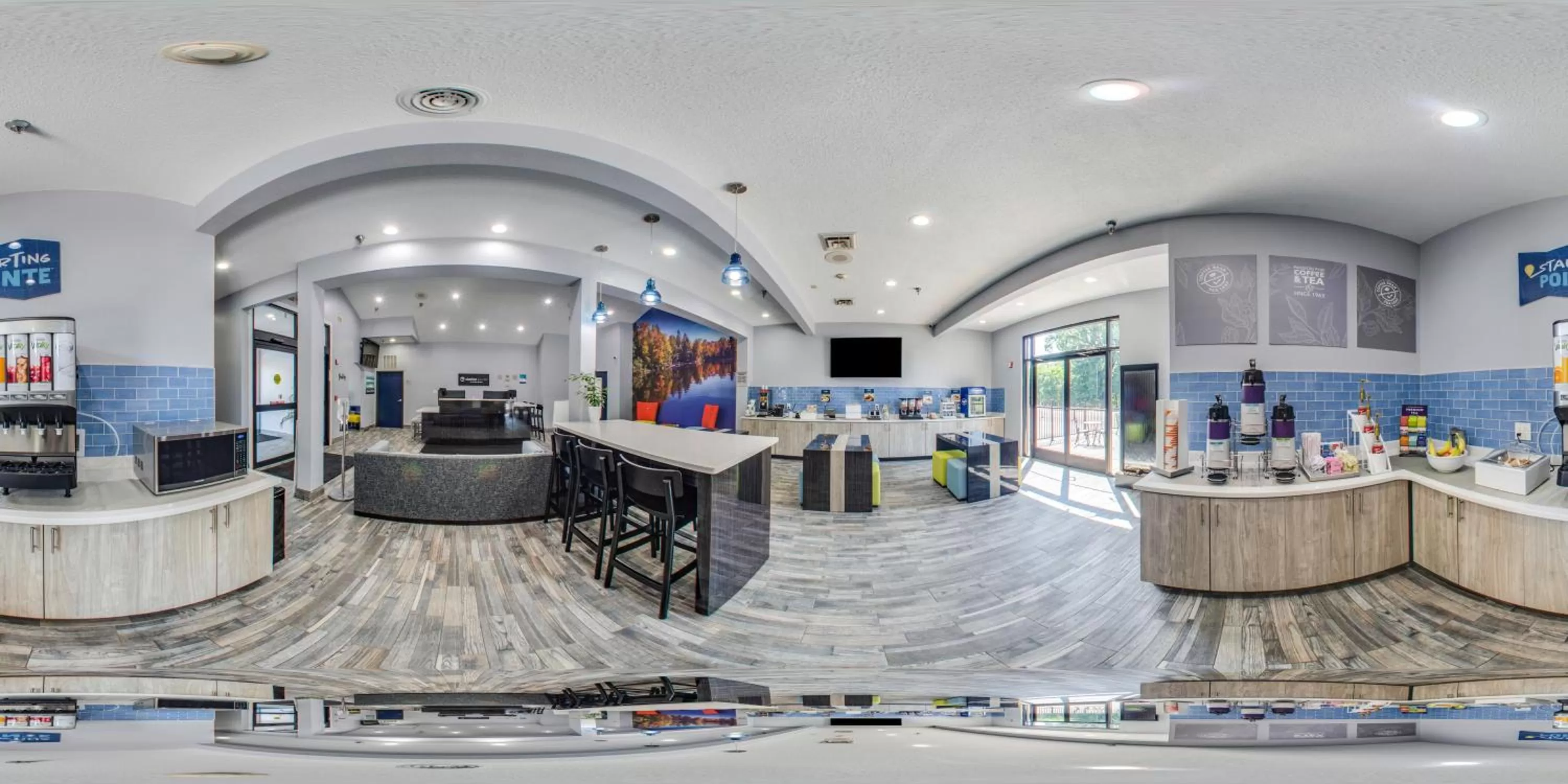 Lobby or reception in Clarion Pointe on the lake Clarksville-South Hill West