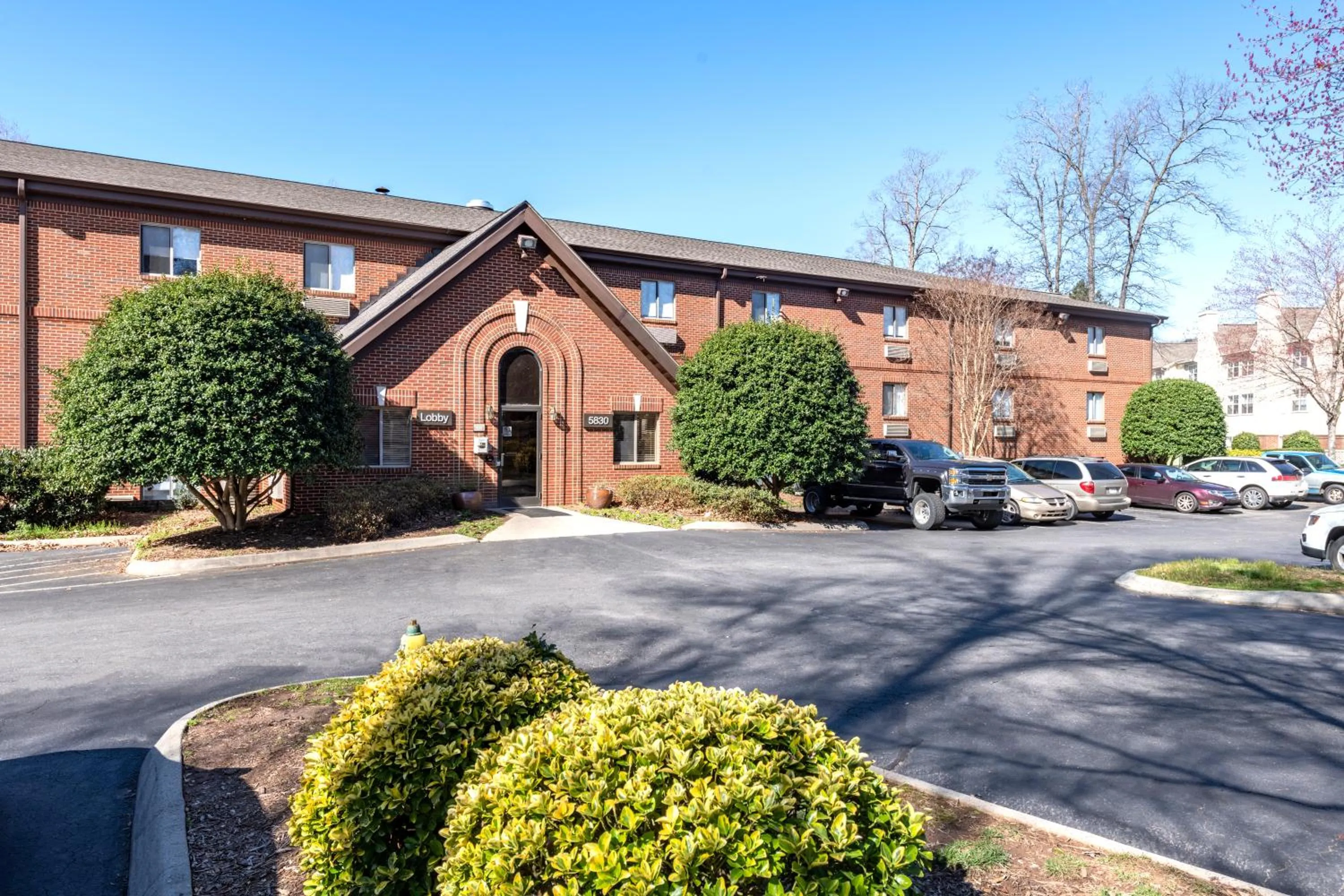 Property building in Studio 6 Suites Charlotte, NC - Tyvola Rd-Executive Park
