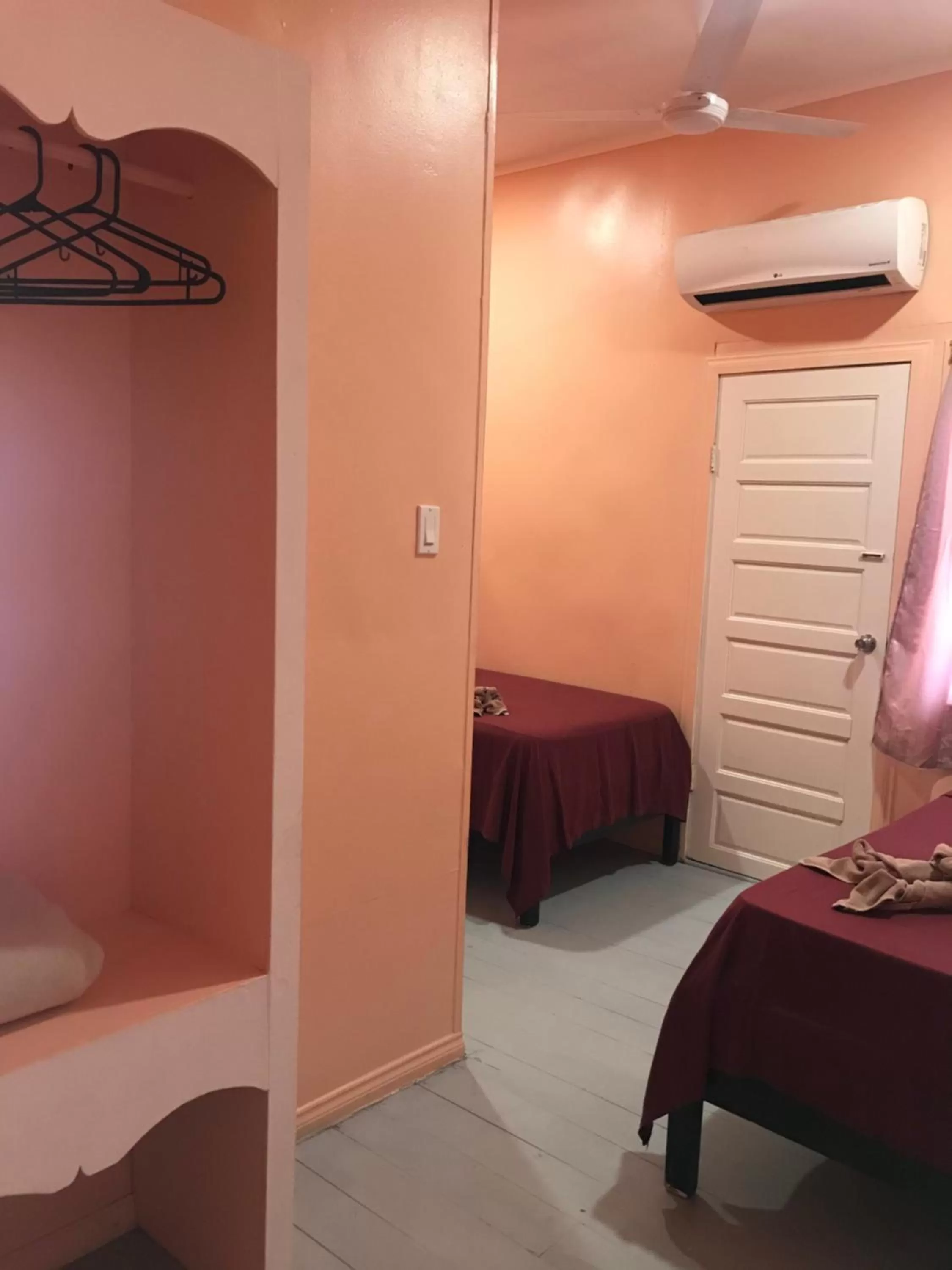 Photo of the whole room in Tropical Paradise Express