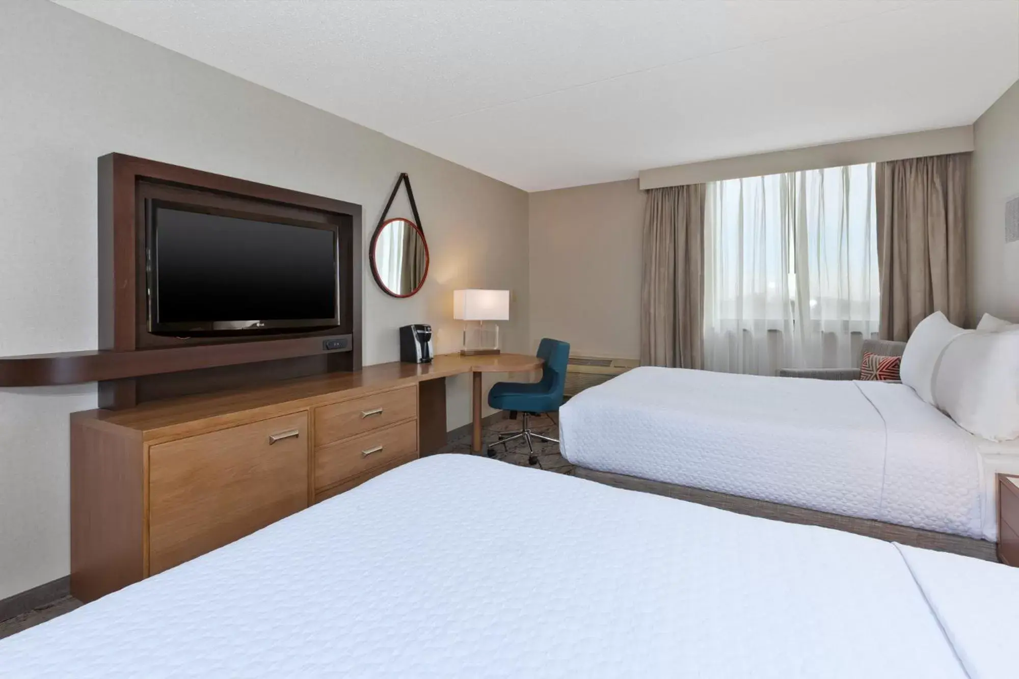 Standard Double Room with Two Double Beds in Crowne Plaza Columbus North - Worthington by IHG Standard Double Room with Two Double Beds in Crowne Plaza Columbus North - Worthington by IHG