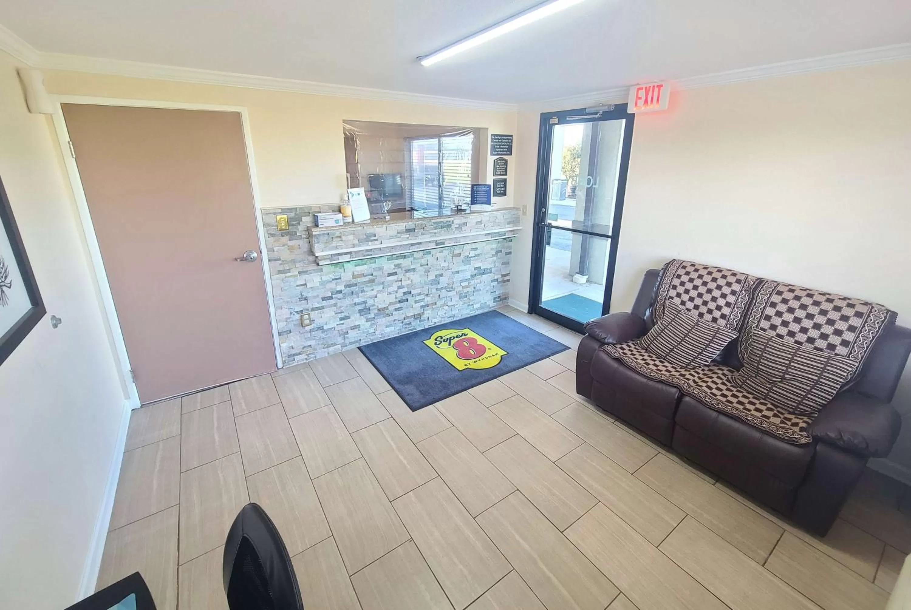 Lobby or reception in Super 8 by Wyndham McGehee