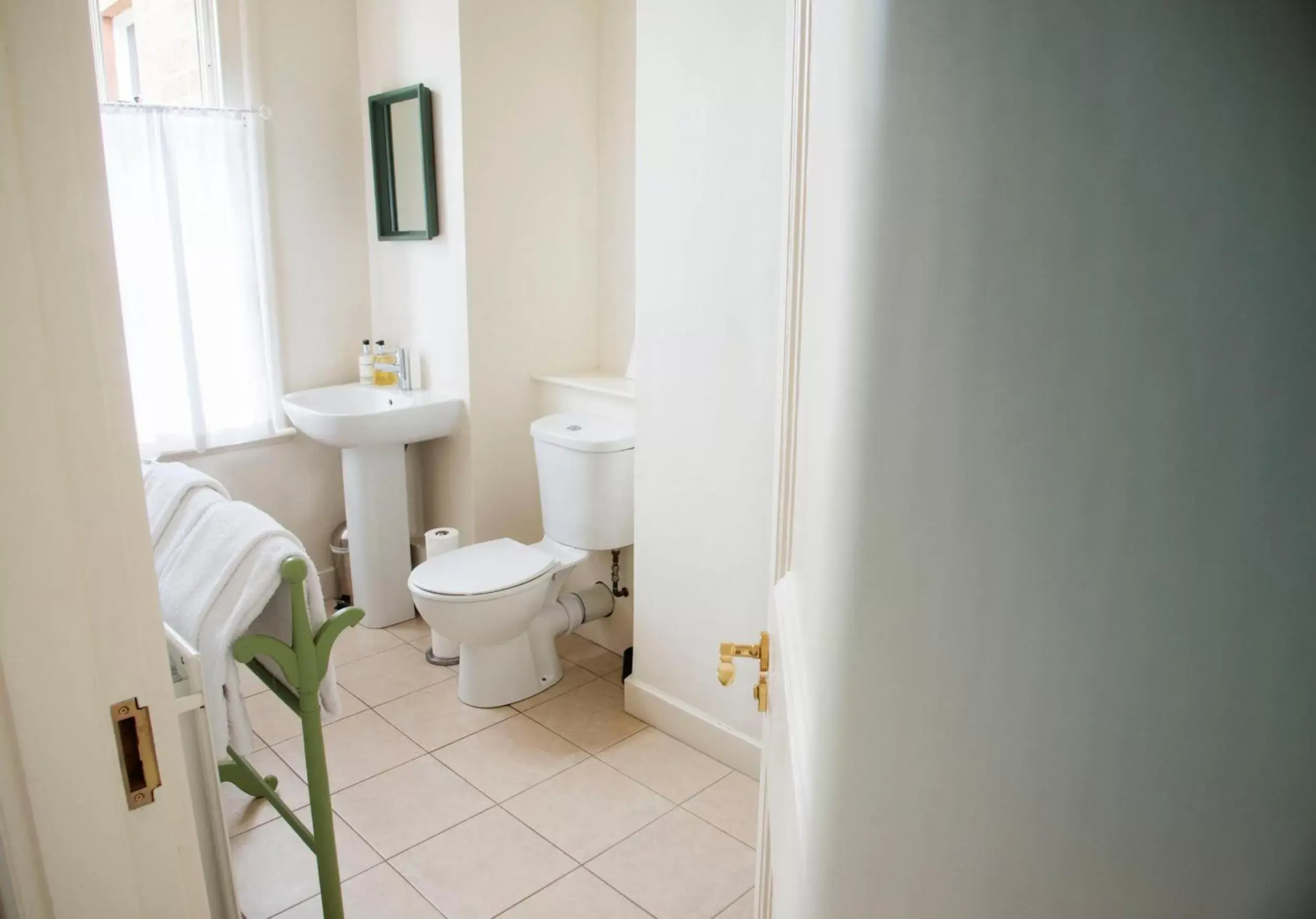 Superior Double or Twin Room with Mountain View - single occupancy in Warwick Hall Superior Double or Twin Room with Mountain View - single occupancy in Warwick Hall