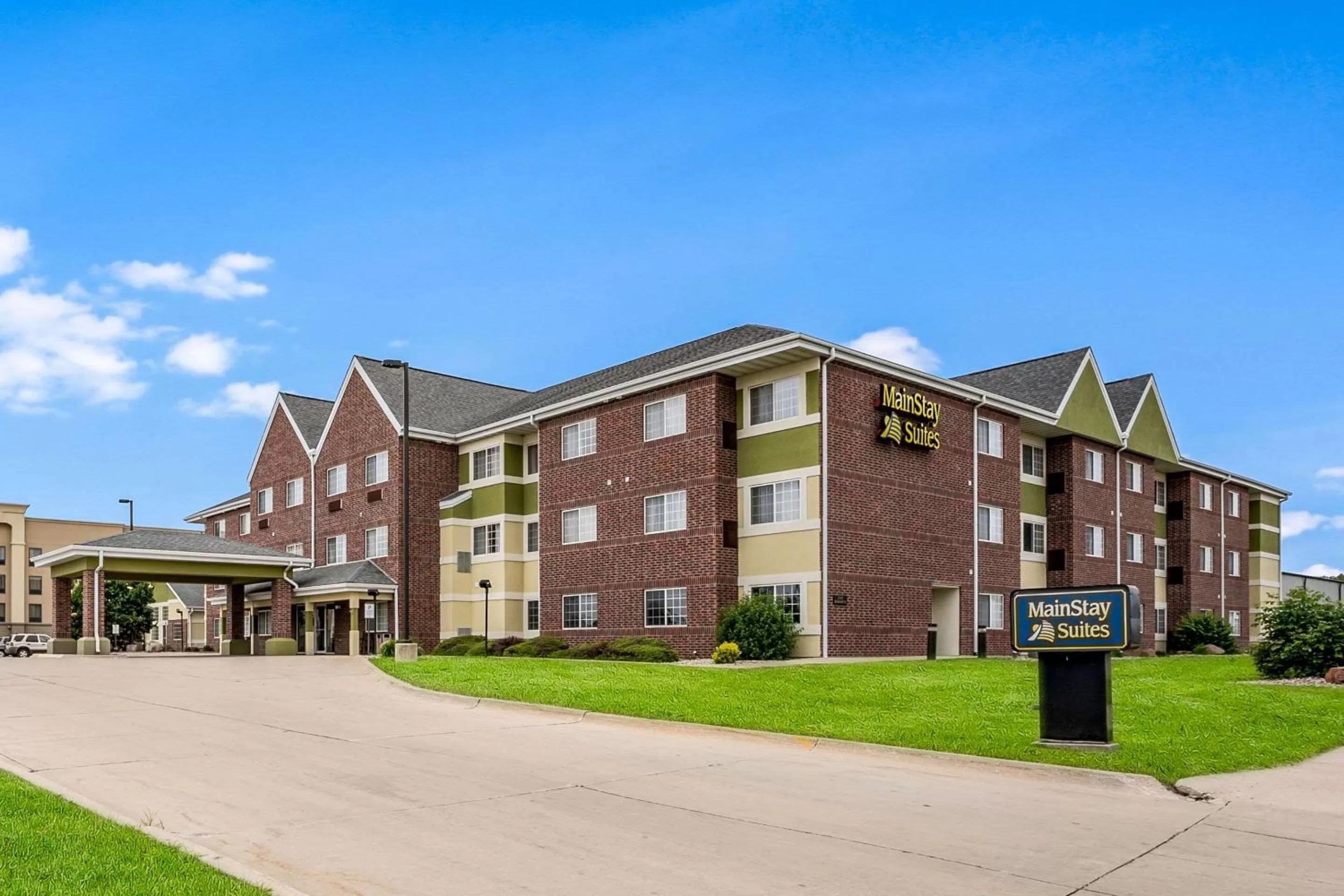 Property building in MainStay Suites Cedar Rapids North - Marion