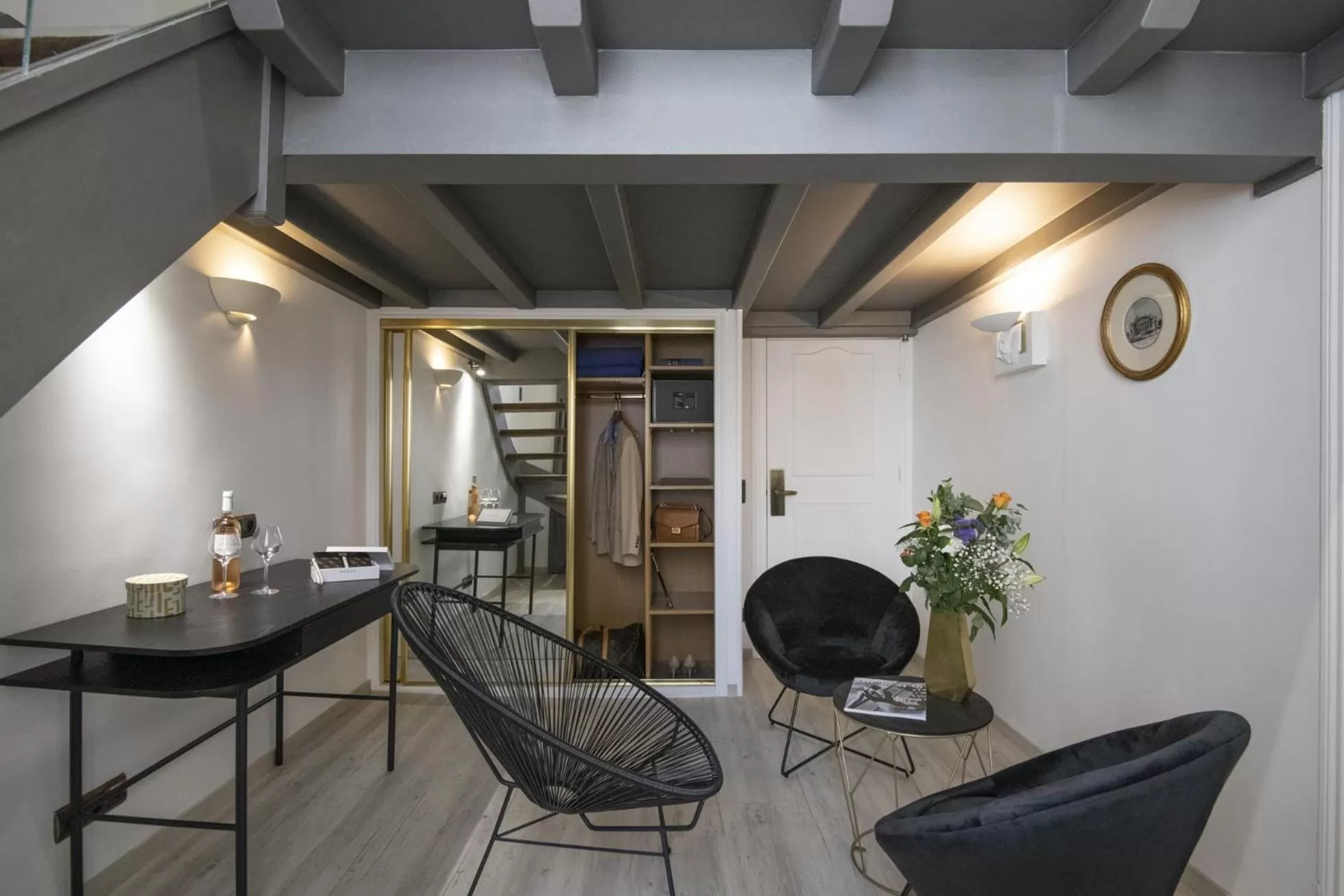 Bedroom in GOLDEN TULIP CANNES HOTEL de PARIS