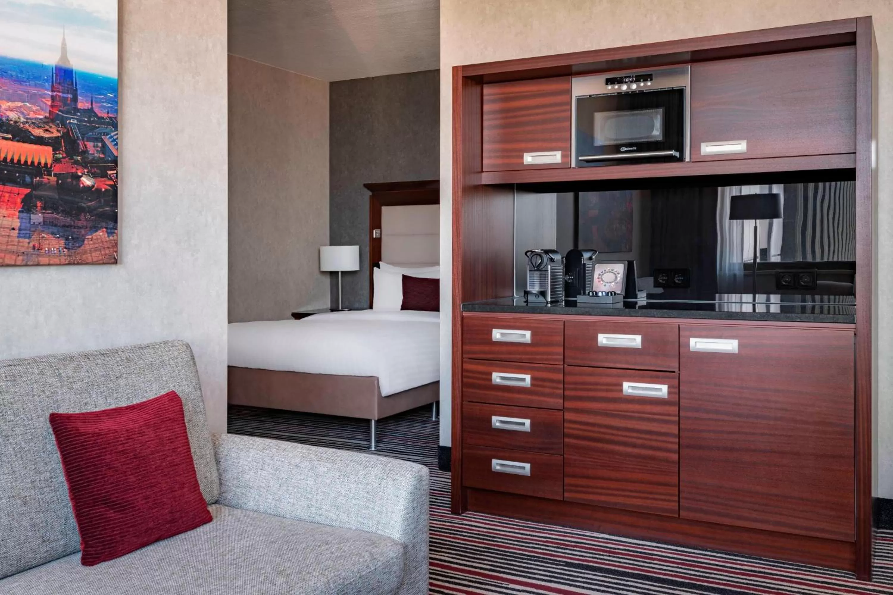 Photo of the whole room, Bed in Frankfurt Marriott Hotel