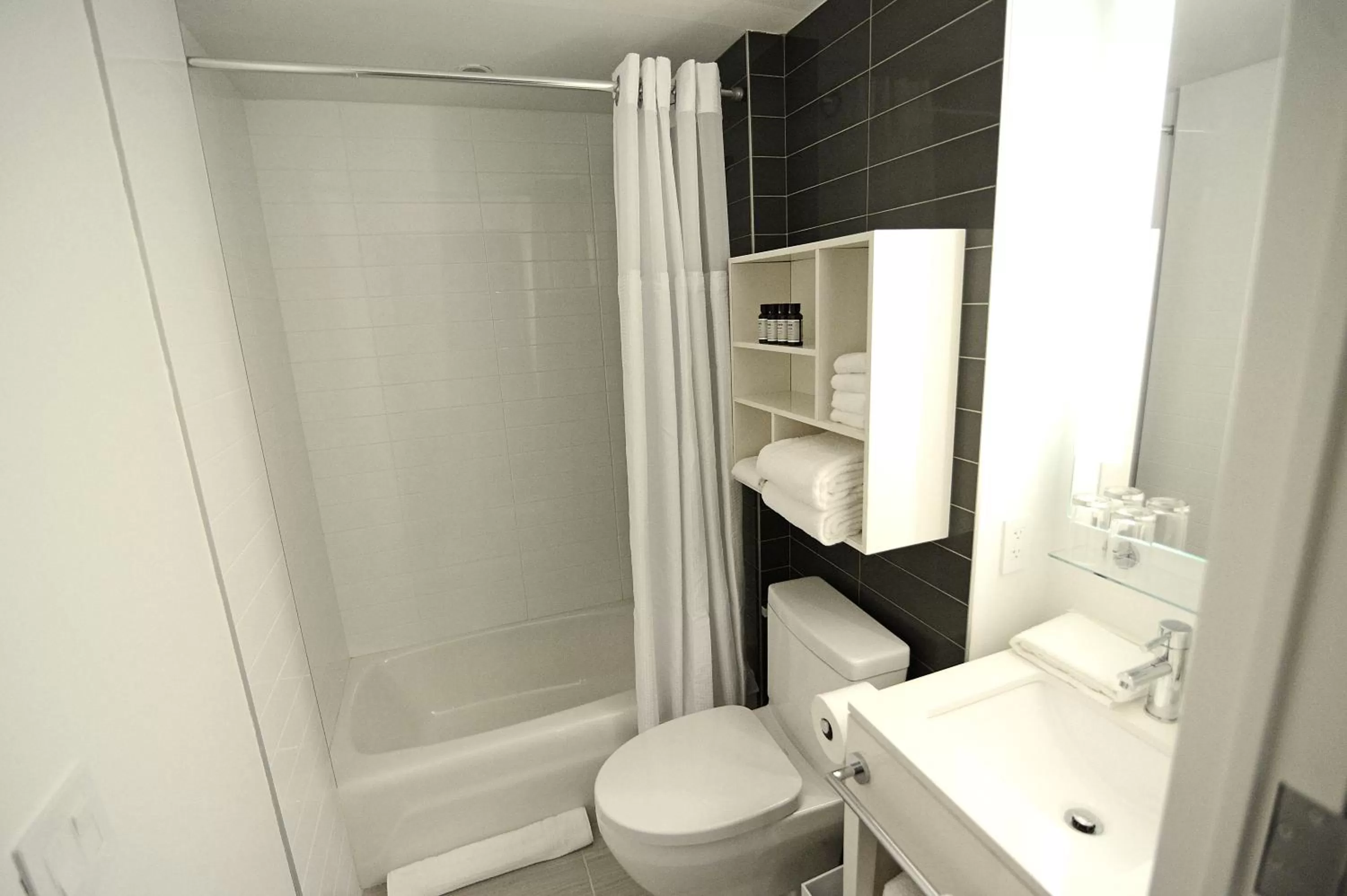 Bathroom in Edge Hotel Washington Heights