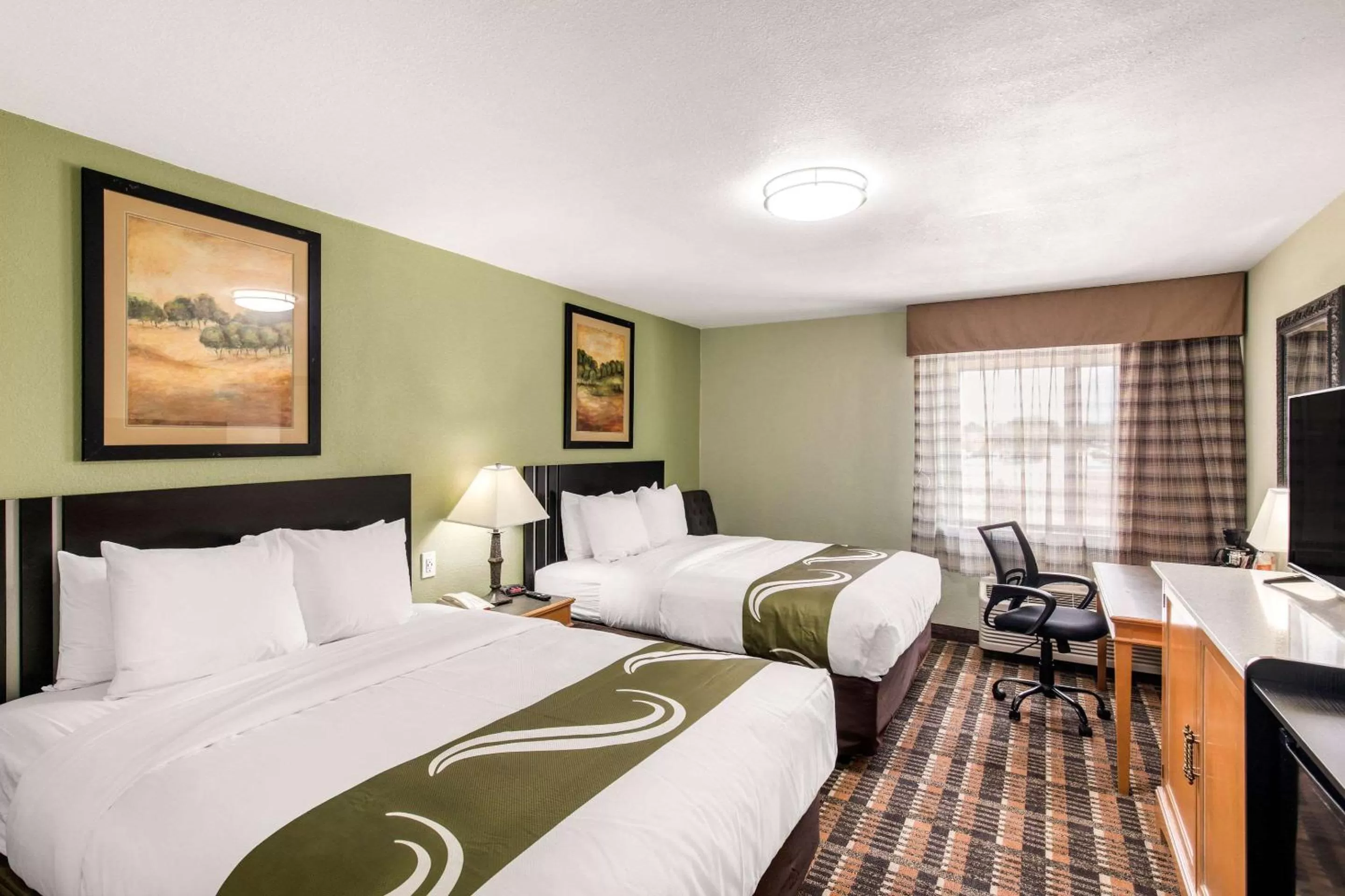 Photo of the whole room, Bed in Quality Inn & Suites Plano