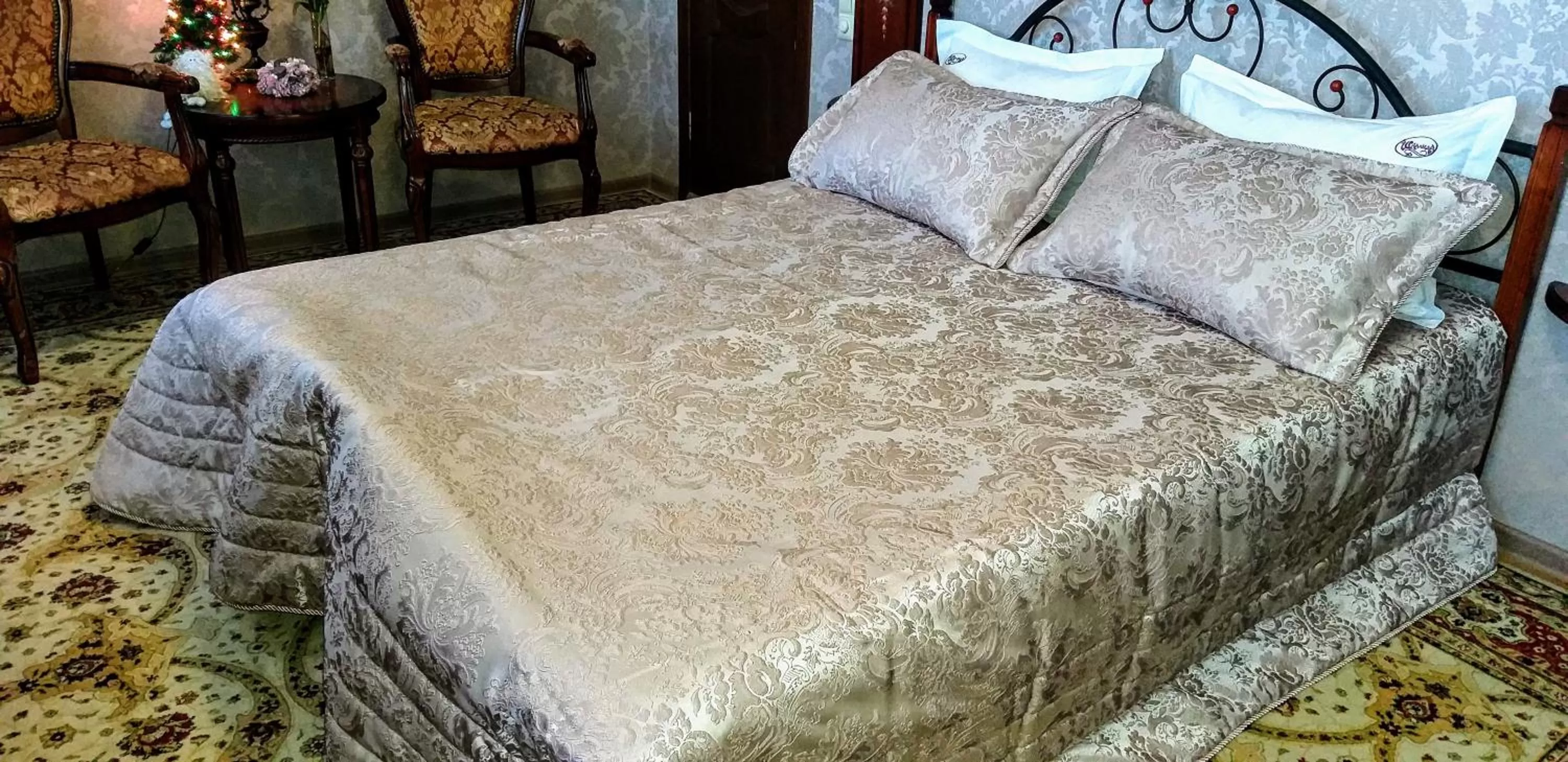 Photo of the whole room, Bed in Shalanda