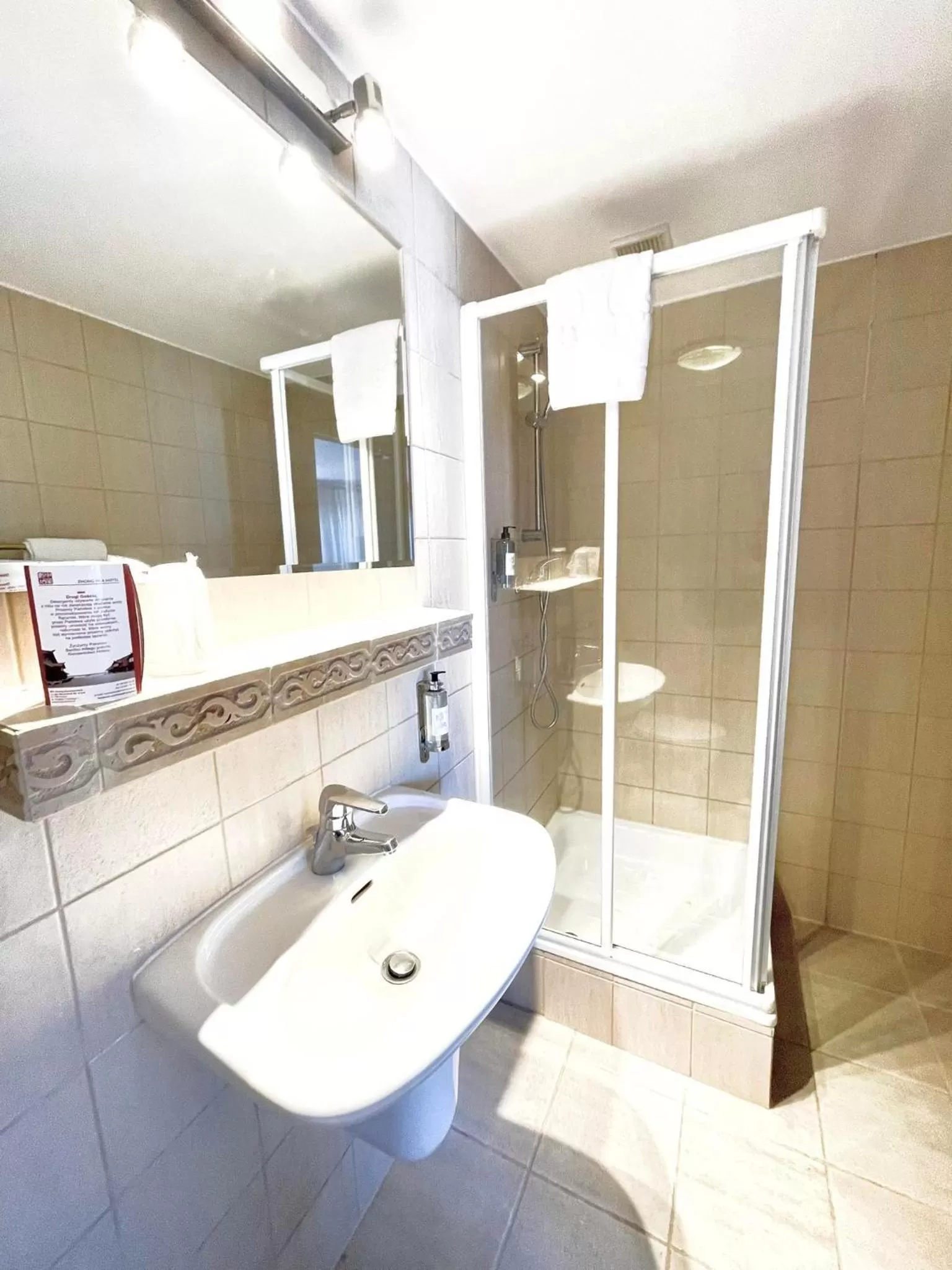 Toilet, Bathroom in Hotel Zhong Hua