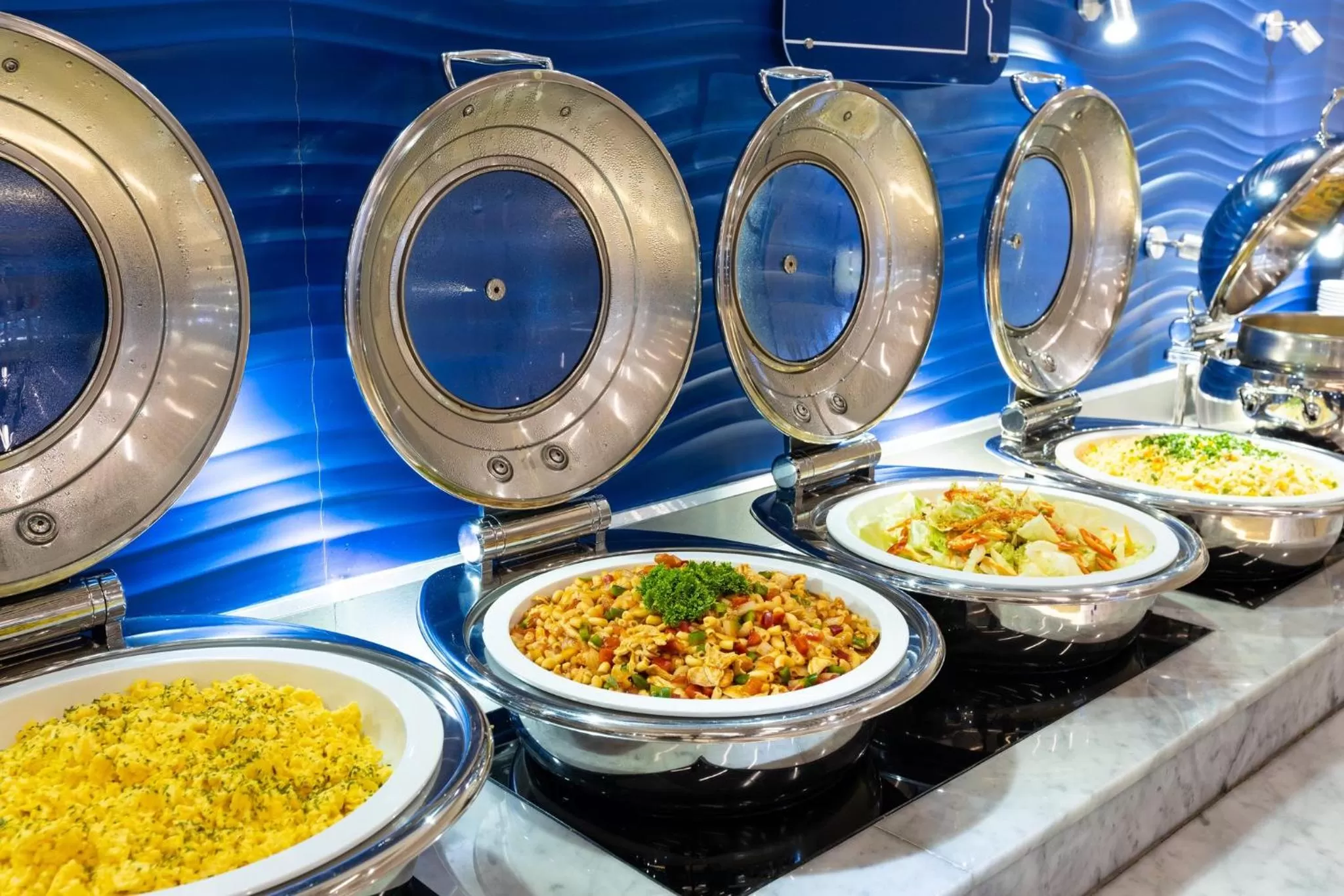 Restaurant/places to eat in Holiday Inn Express Pattaya Central by IHG