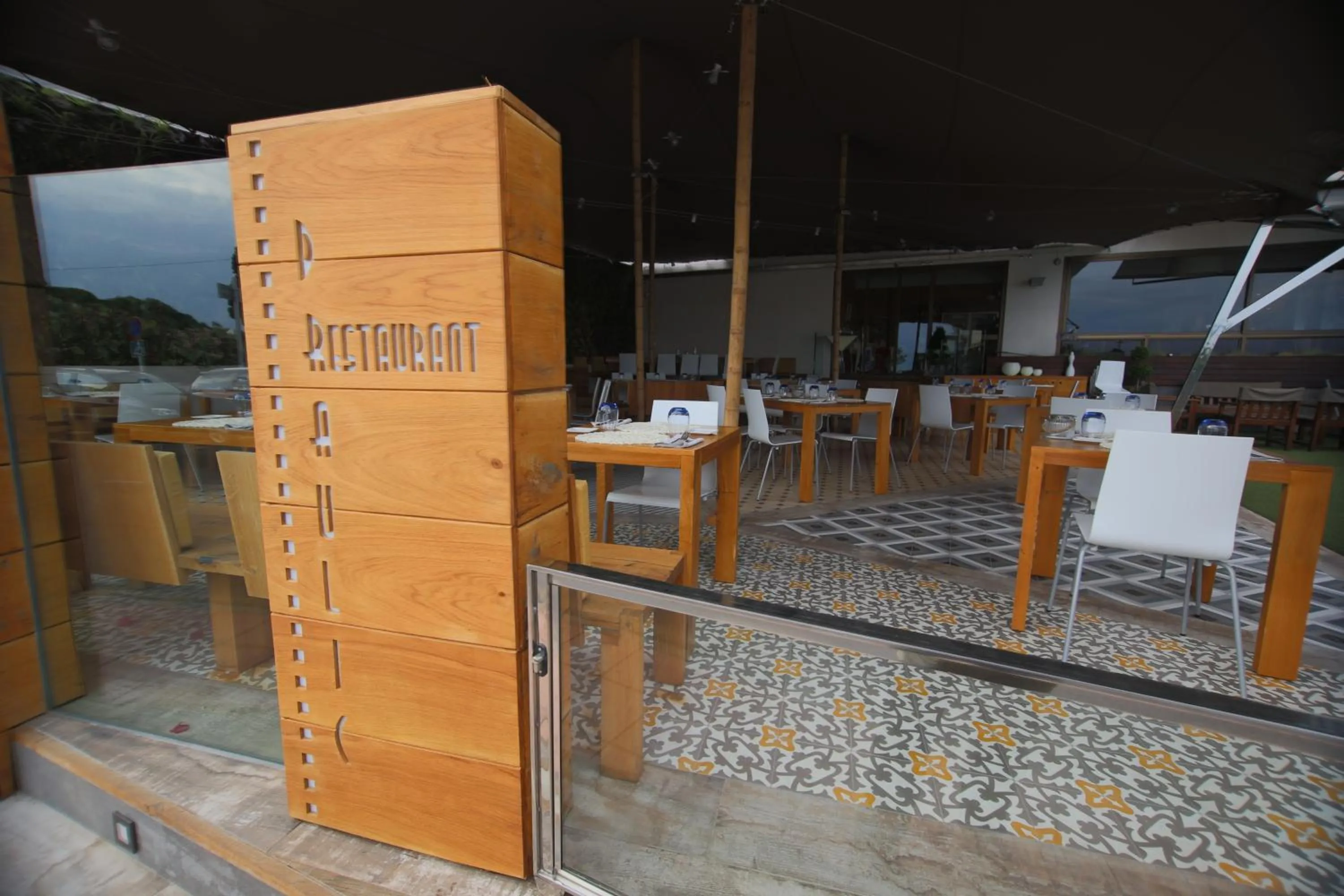 Restaurant/places to eat in Canyelles Platja