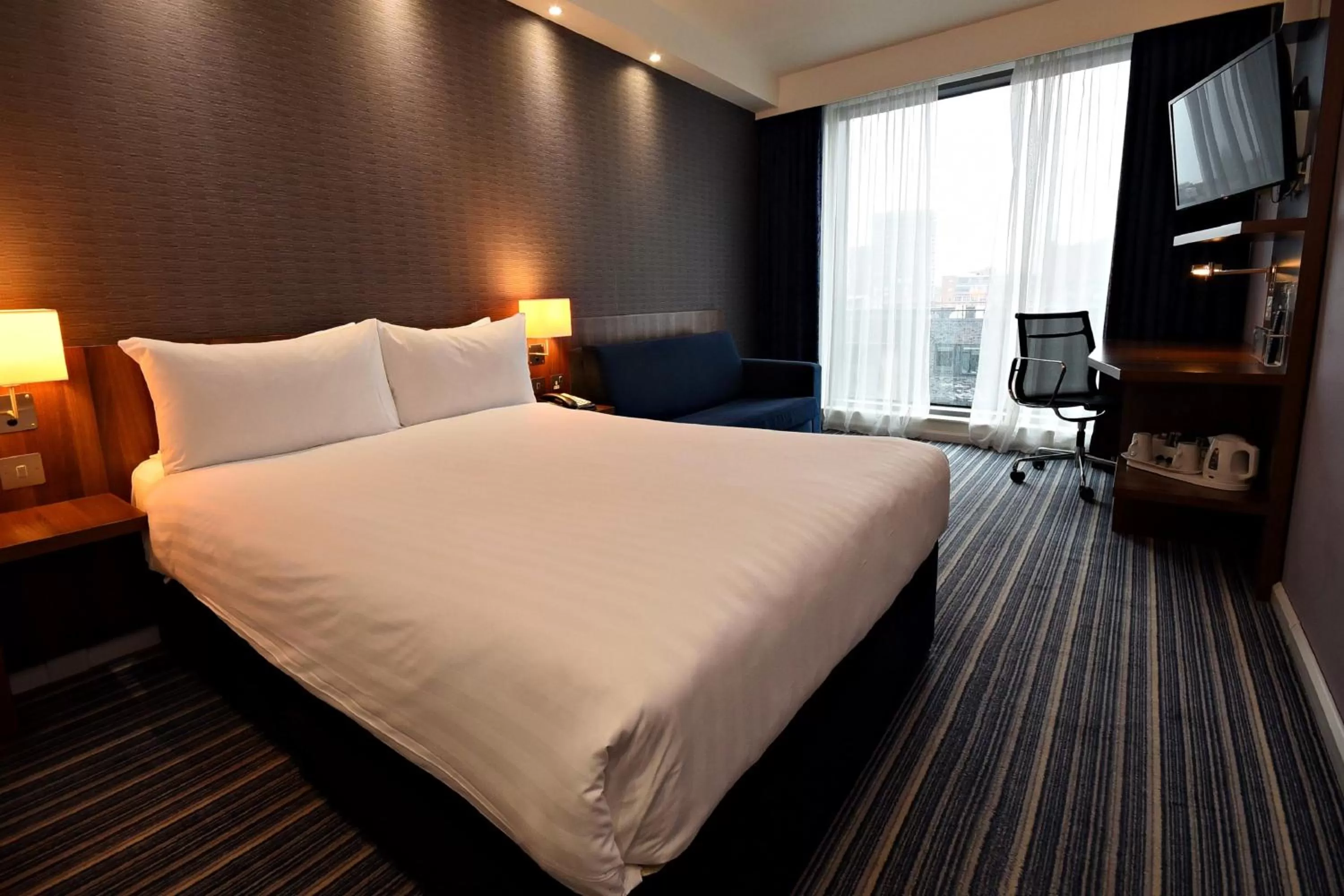Photo of the whole room, Bed in Holiday Inn Express Manchester City Centre Arena by IHG